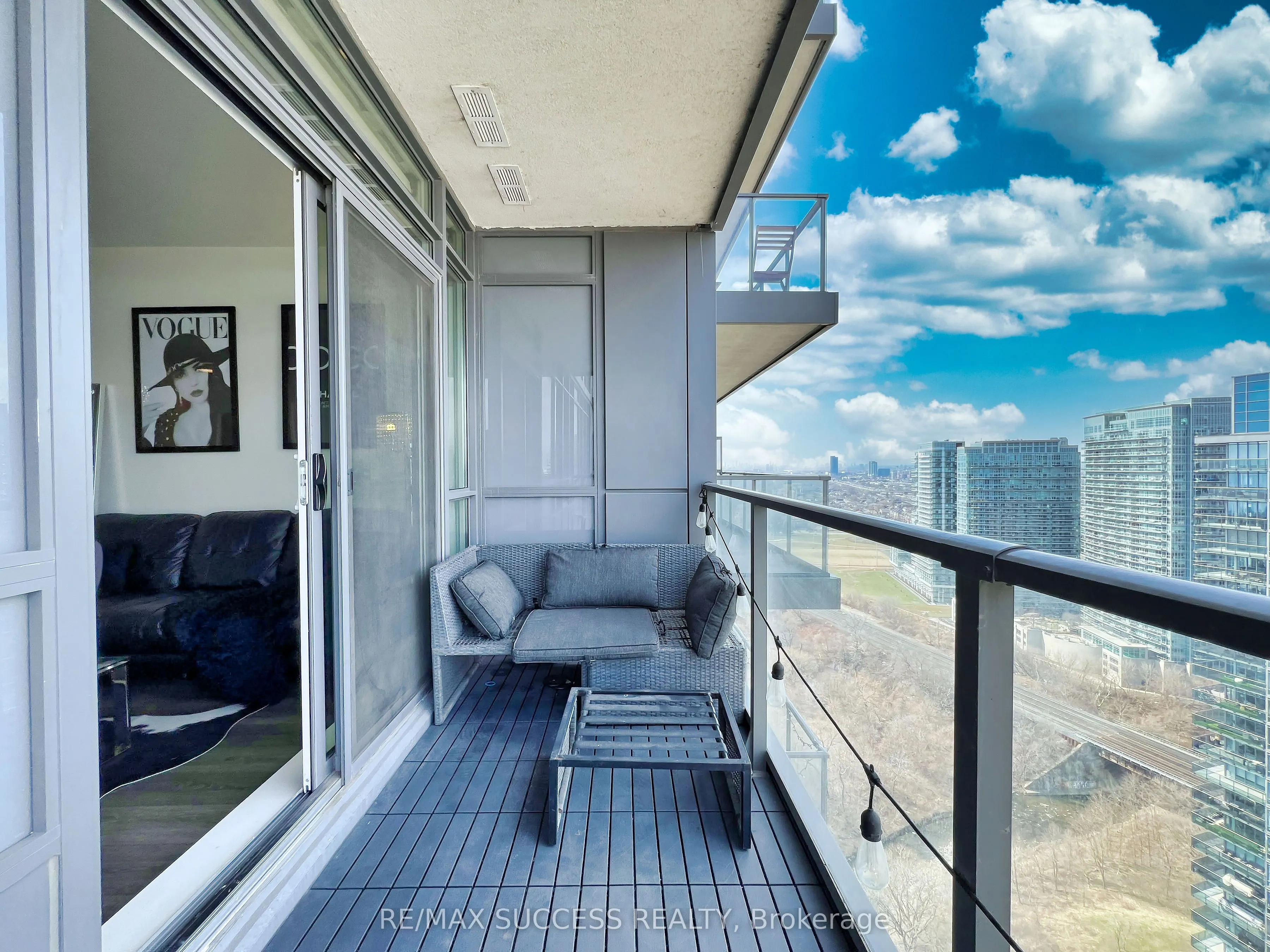 36 Park Lawn Road, #2707