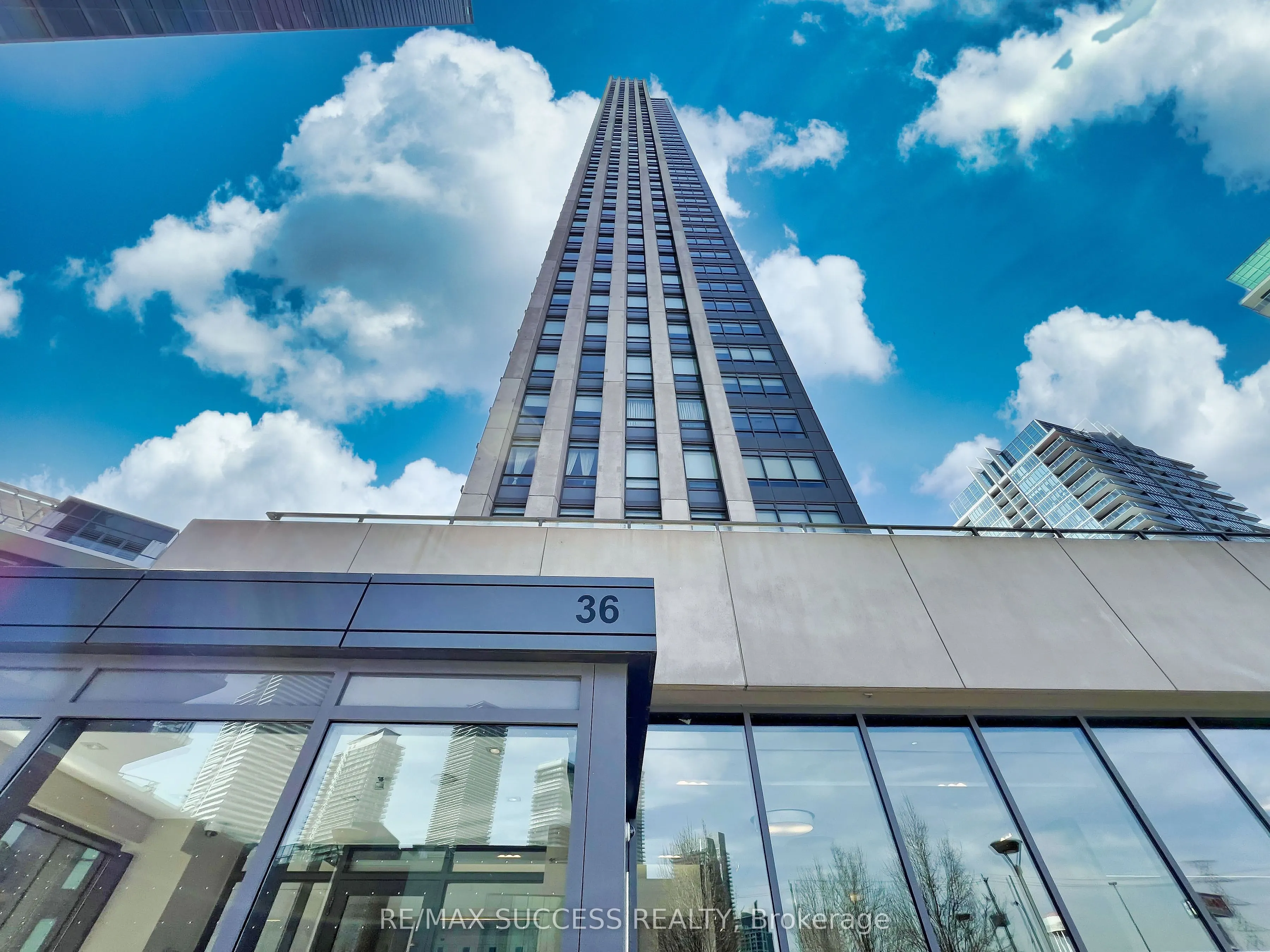 36 Park Lawn Road, #2707