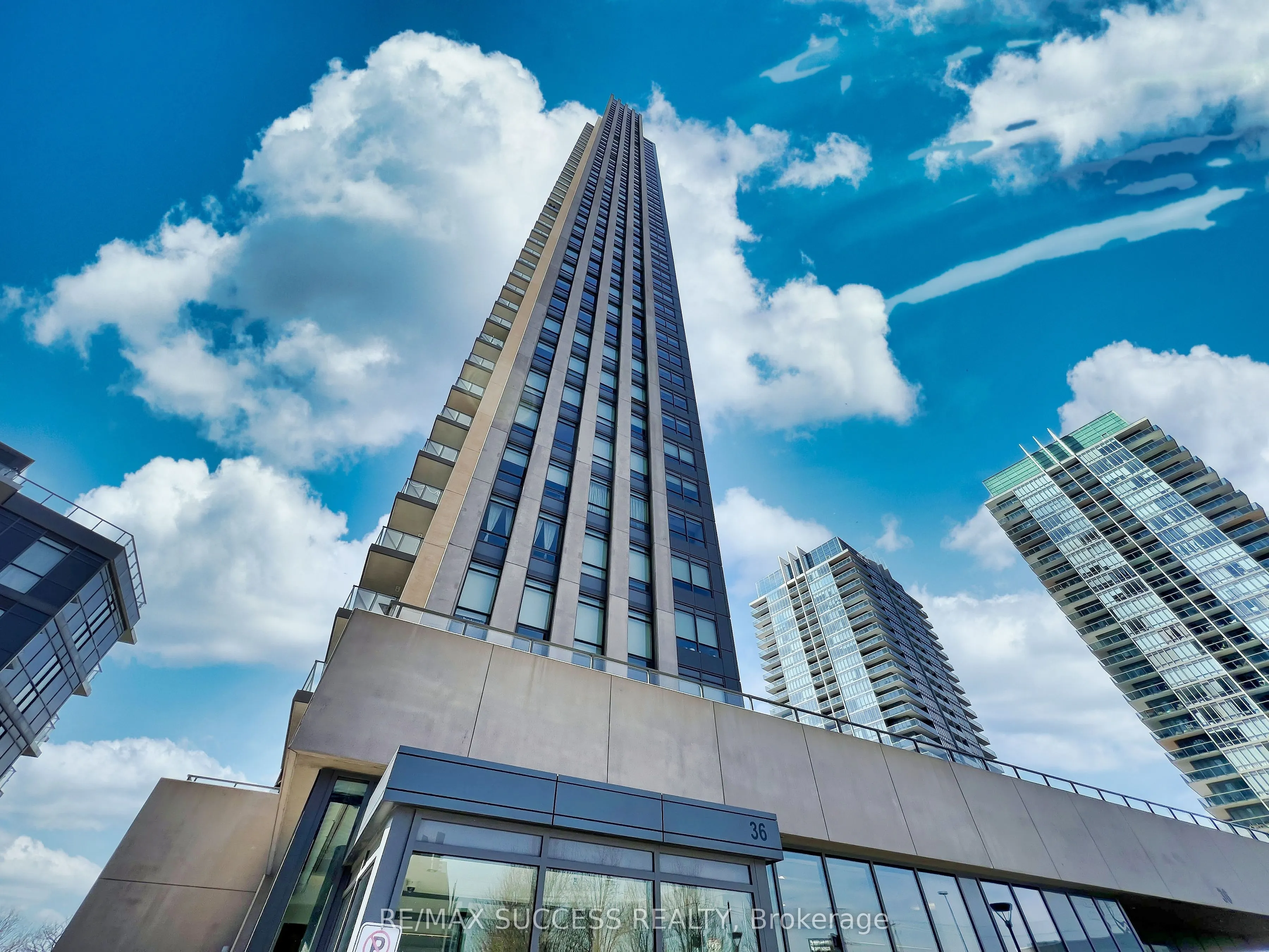 36 Park Lawn Road, #2707