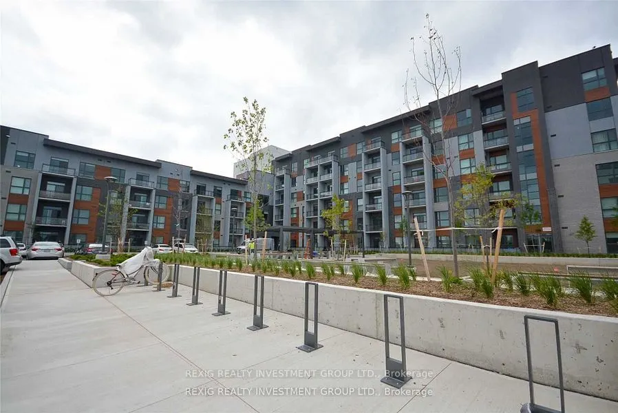 95 Dundas Street W, #407