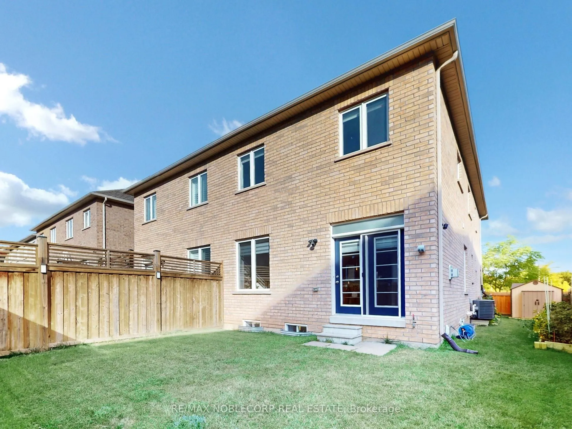 593 Settlers Road W
