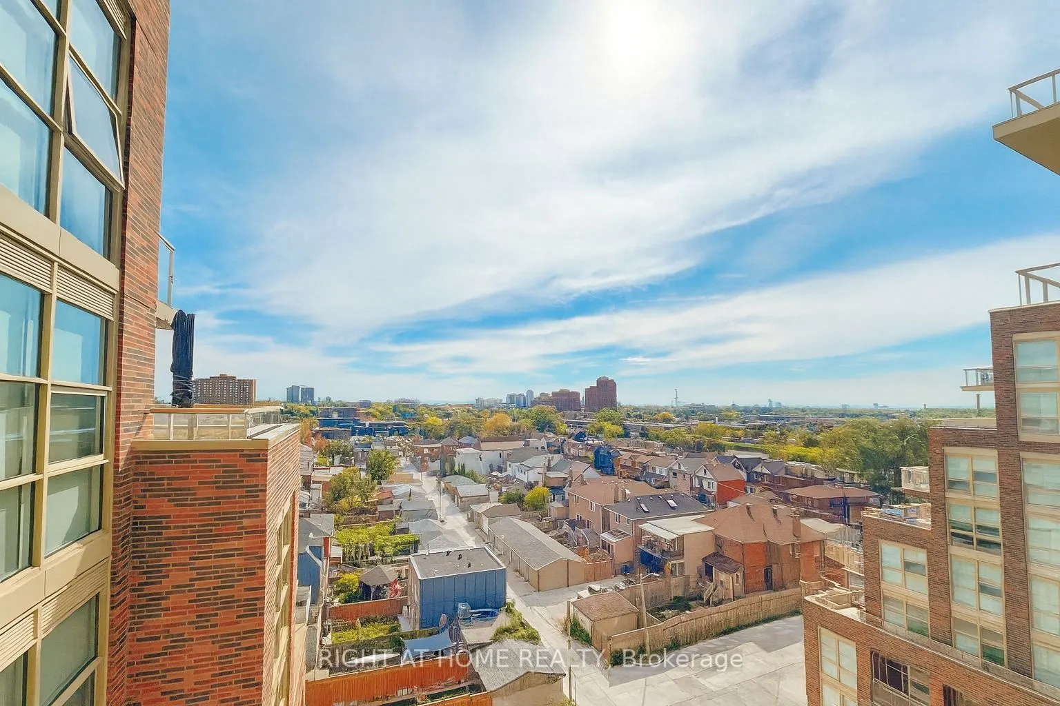 1787 St Clair Avenue W, #821