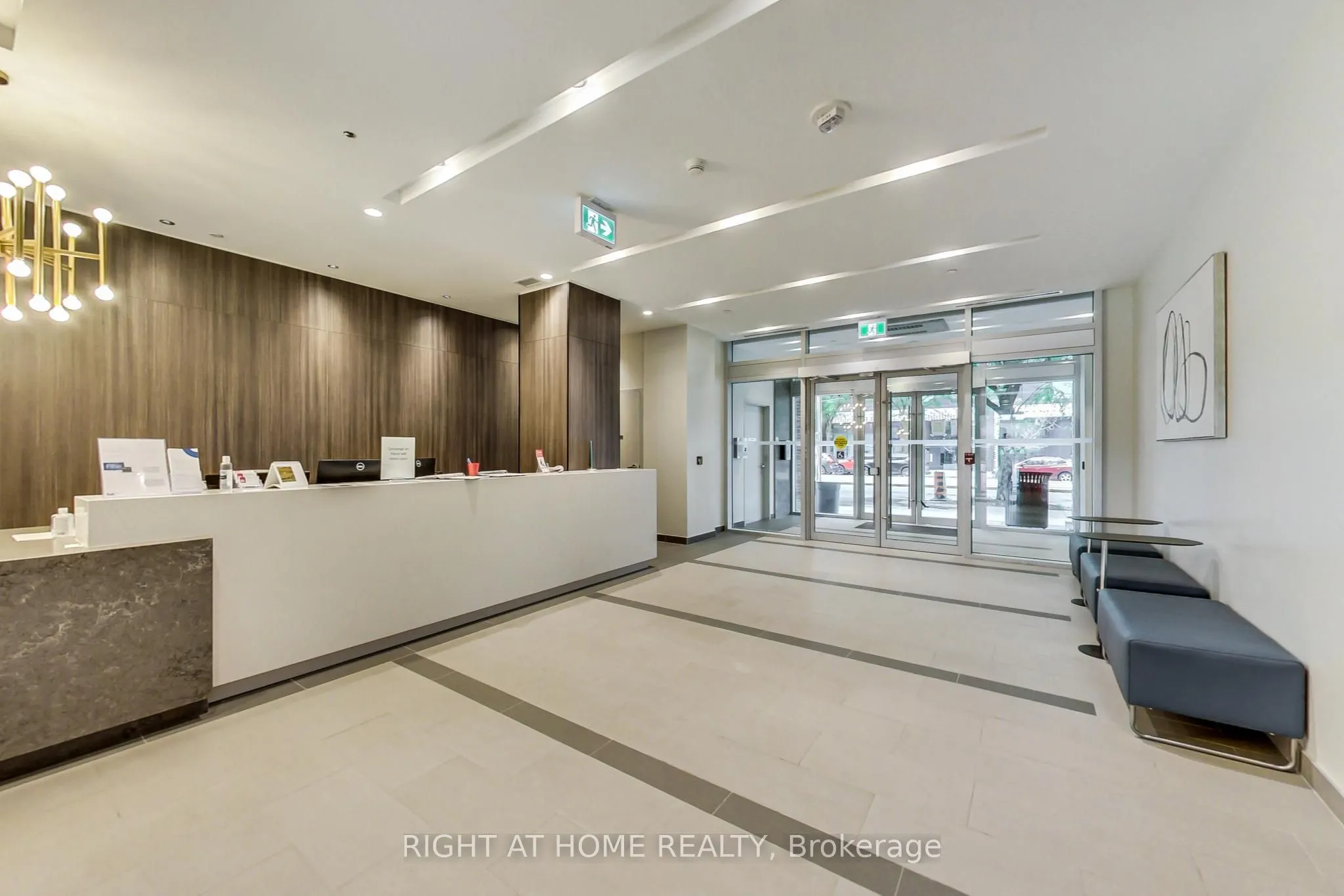 1787 St Clair Avenue W, #821