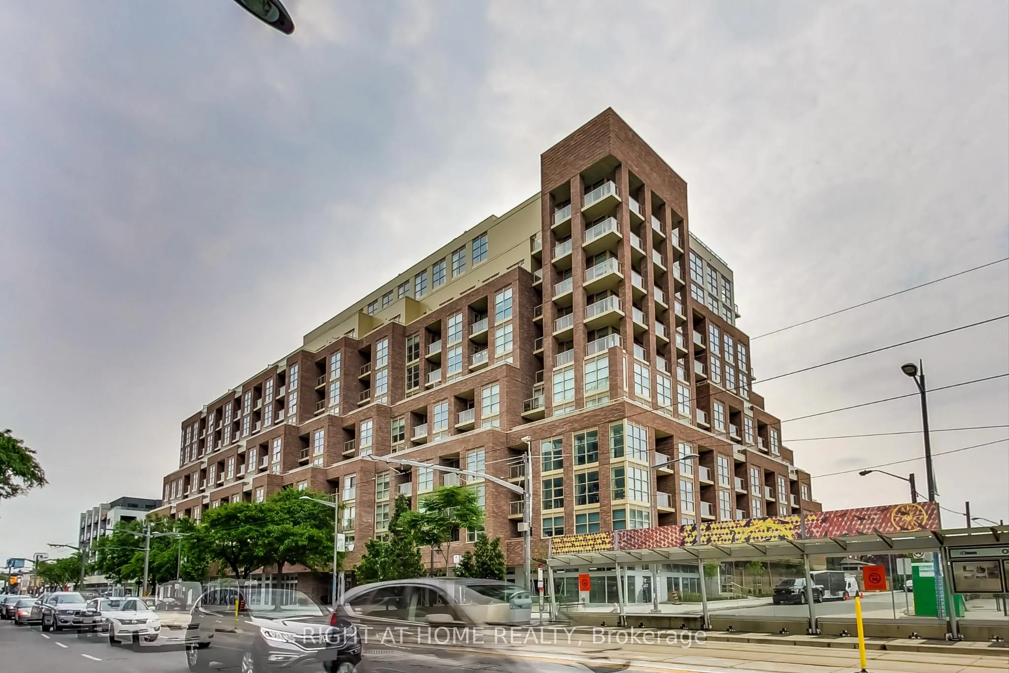1787 St Clair Avenue W, #821
