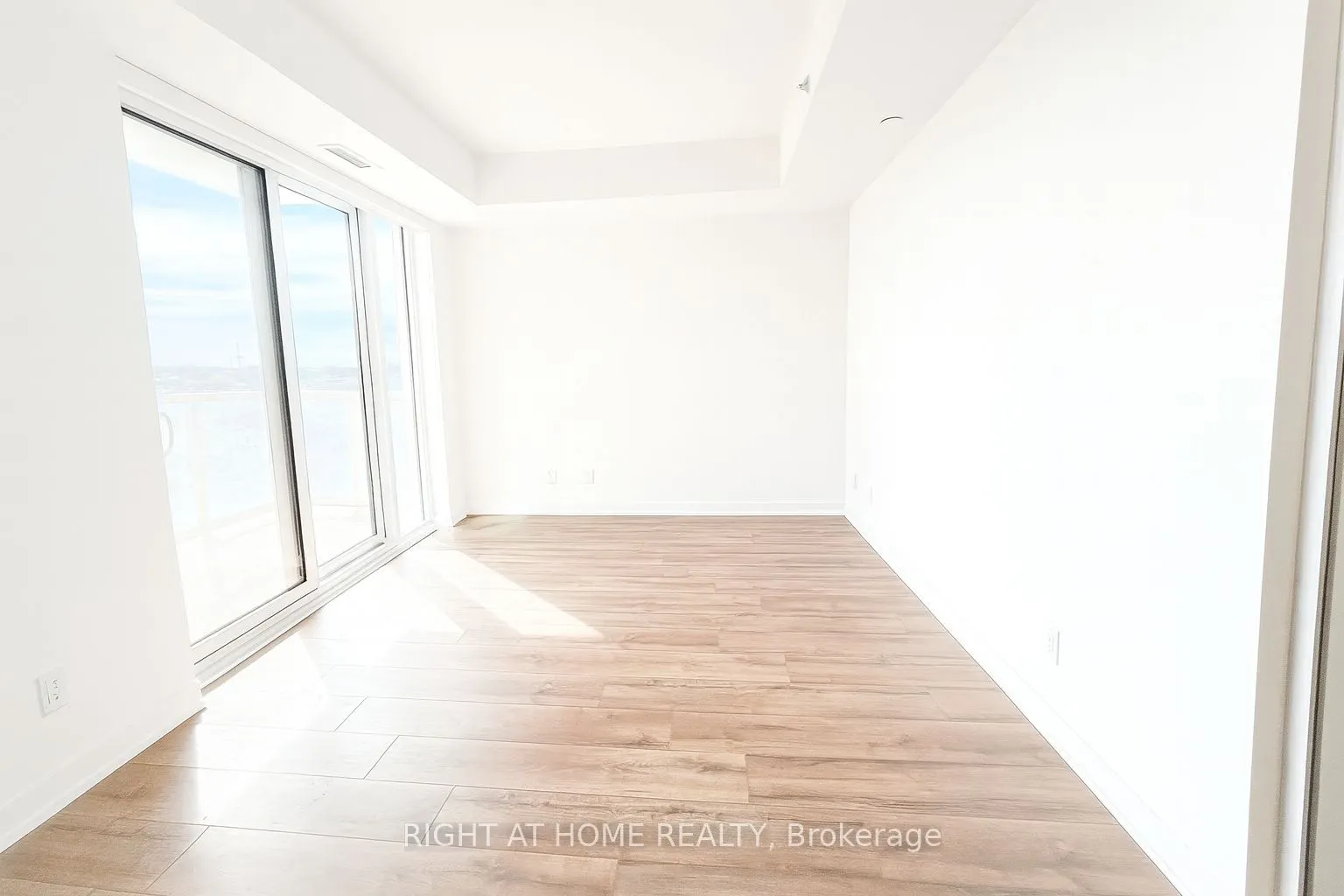 1787 St Clair Avenue W, #821