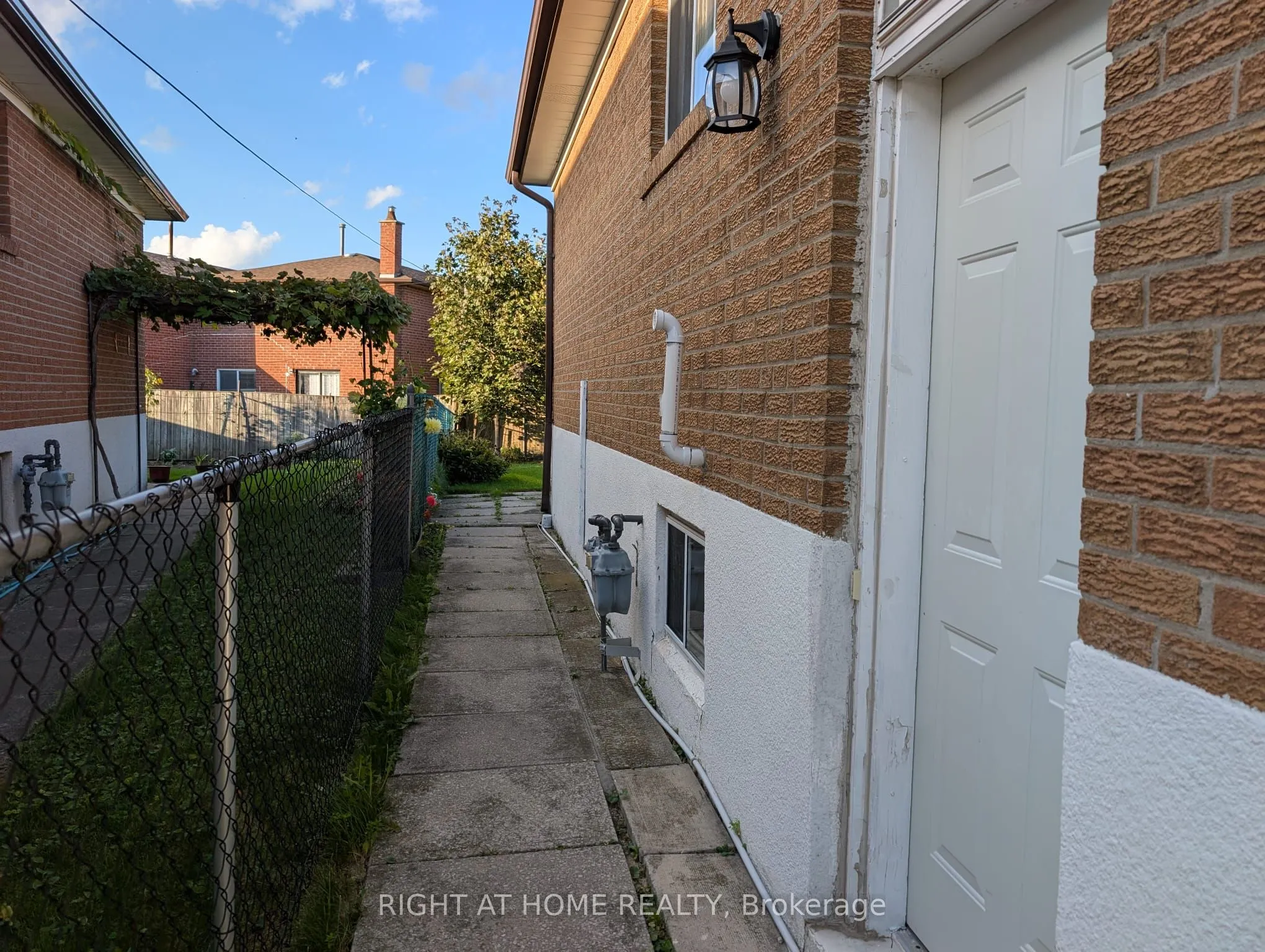 30 Watney Crescent, #Basement