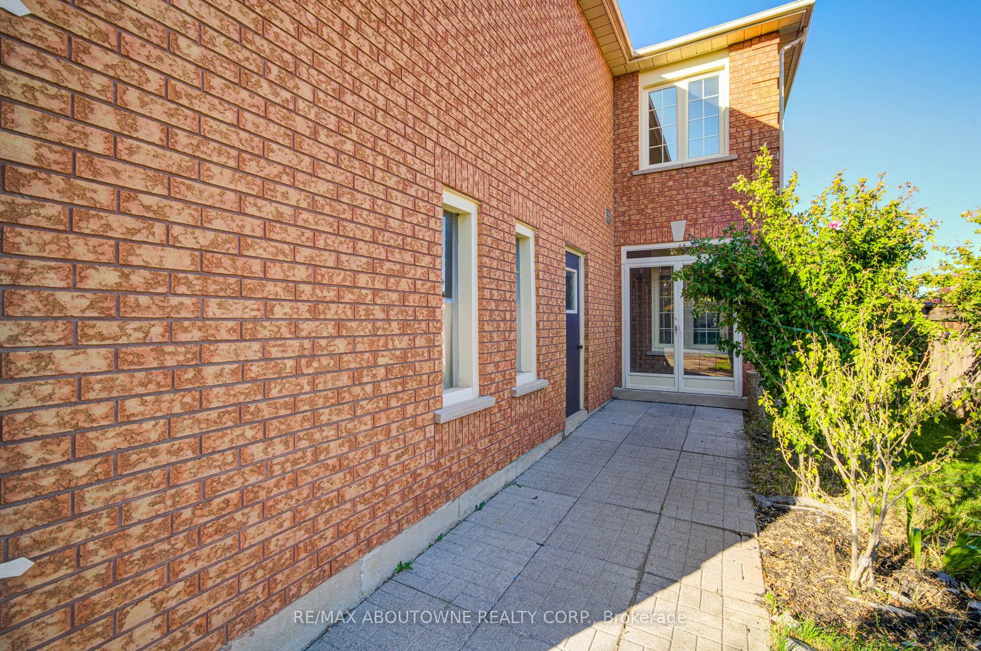 2211 Dale Ridge Drive
