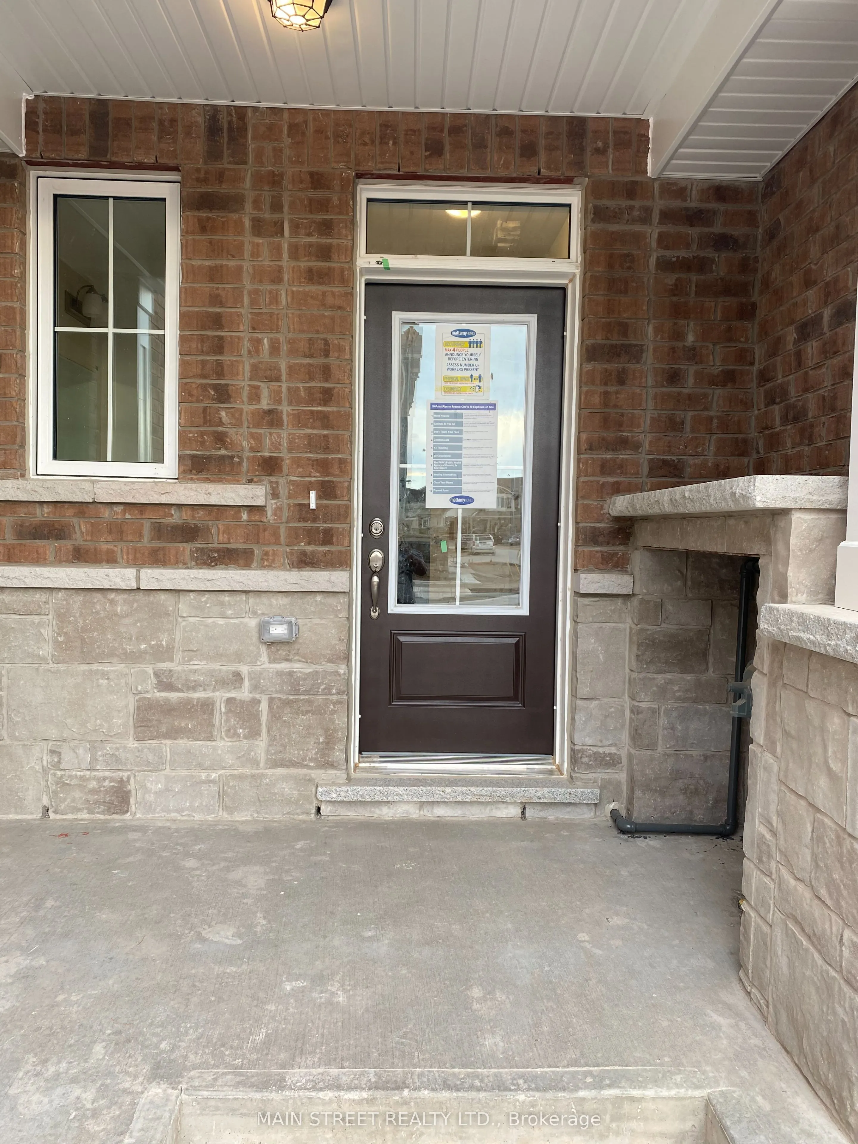 899 Ash Gate