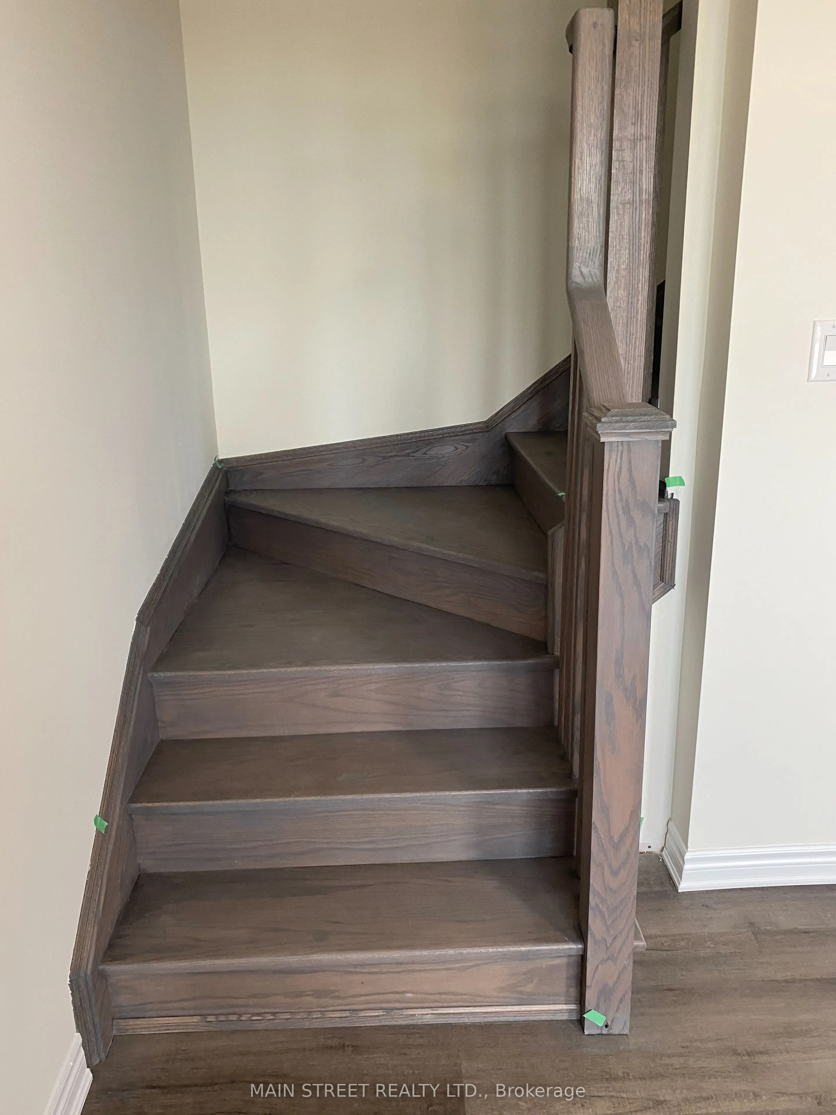899 Ash Gate