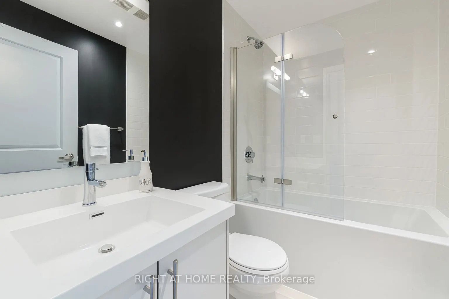 55 Speers Road, #1603