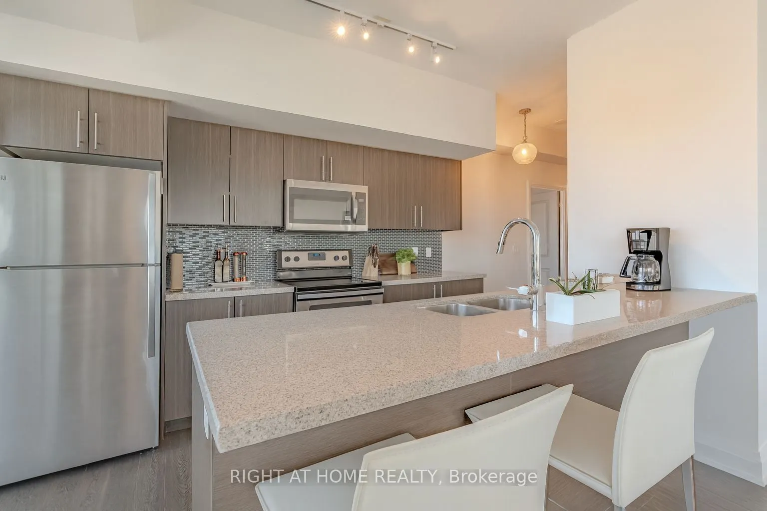 55 Speers Road, #1603