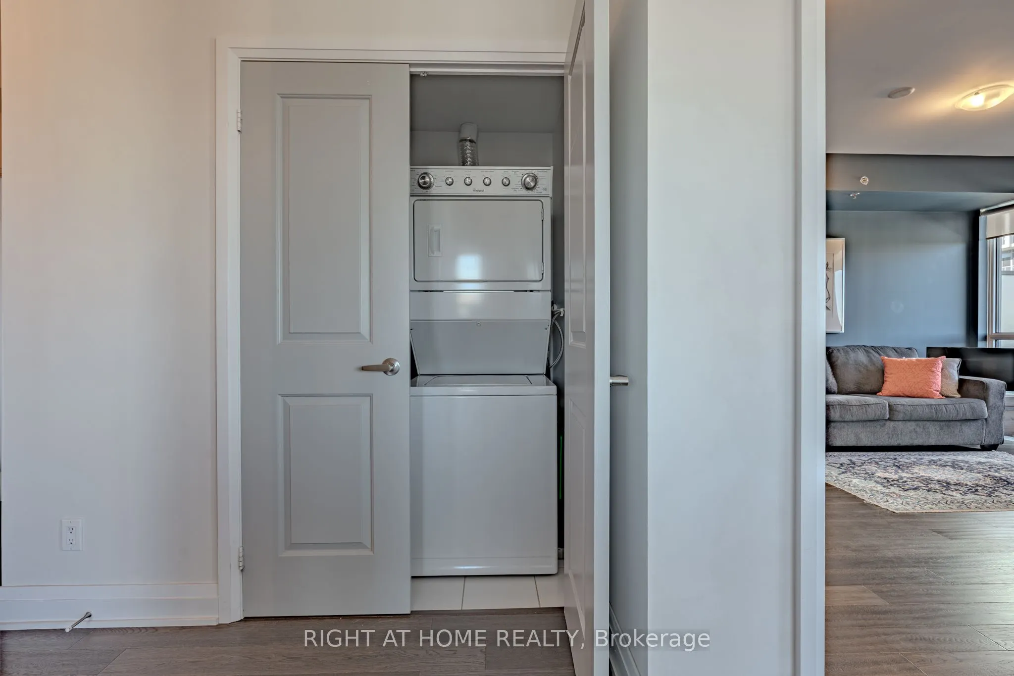 55 Speers Road, #1603