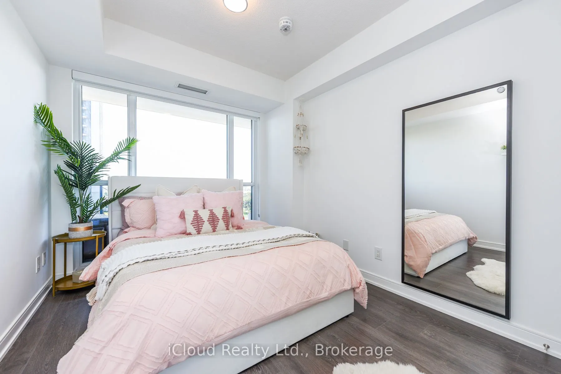 30 Samuel Wood Way, #1201