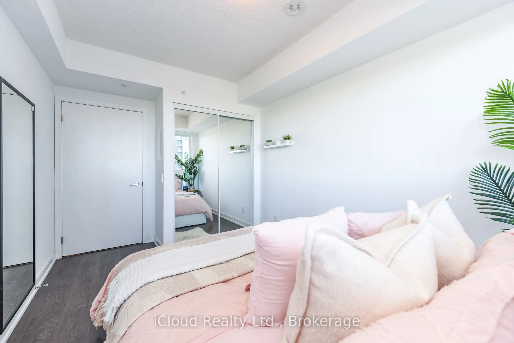 30 Samuel Wood Way, #1201