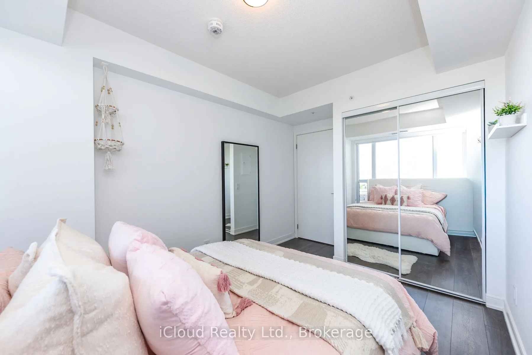 30 Samuel Wood Way, #1201
