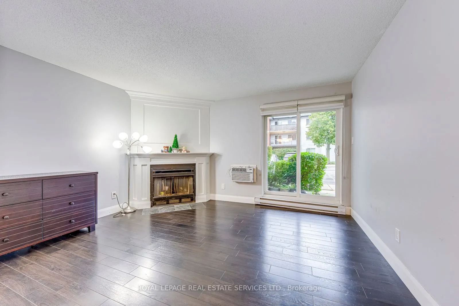 1450 Glen Abbey Gate, #911