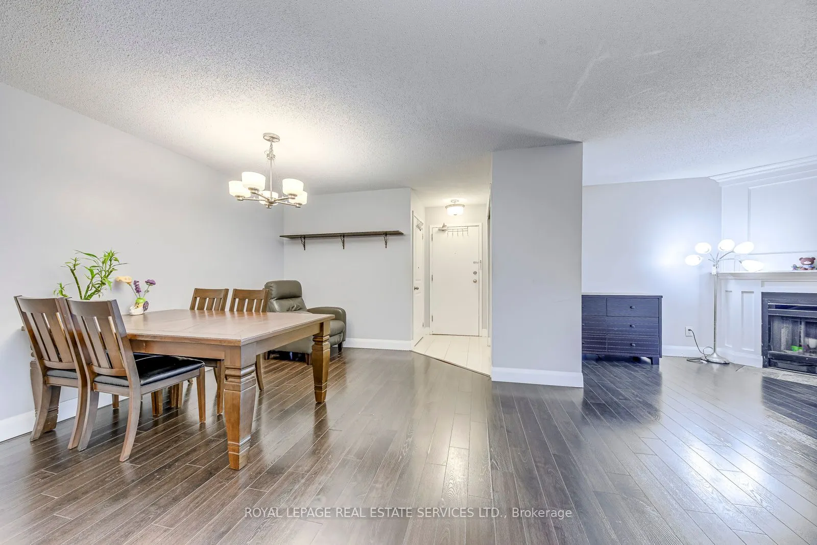 1450 Glen Abbey Gate, #911