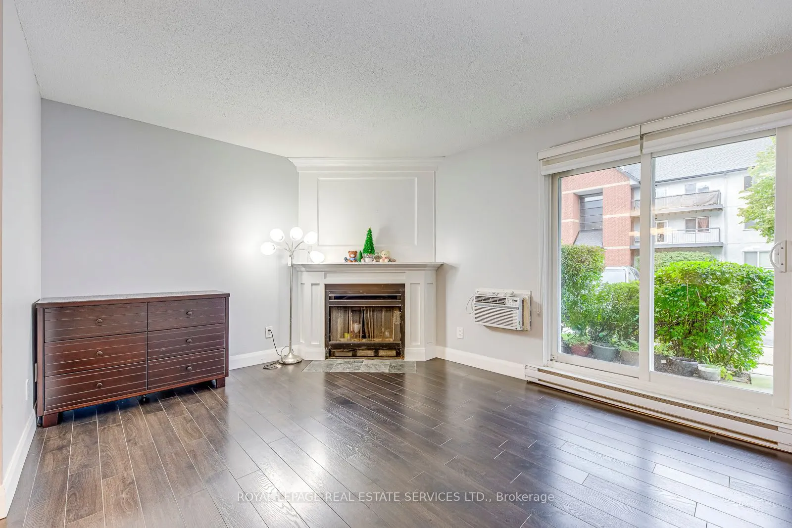 1450 Glen Abbey Gate, #911