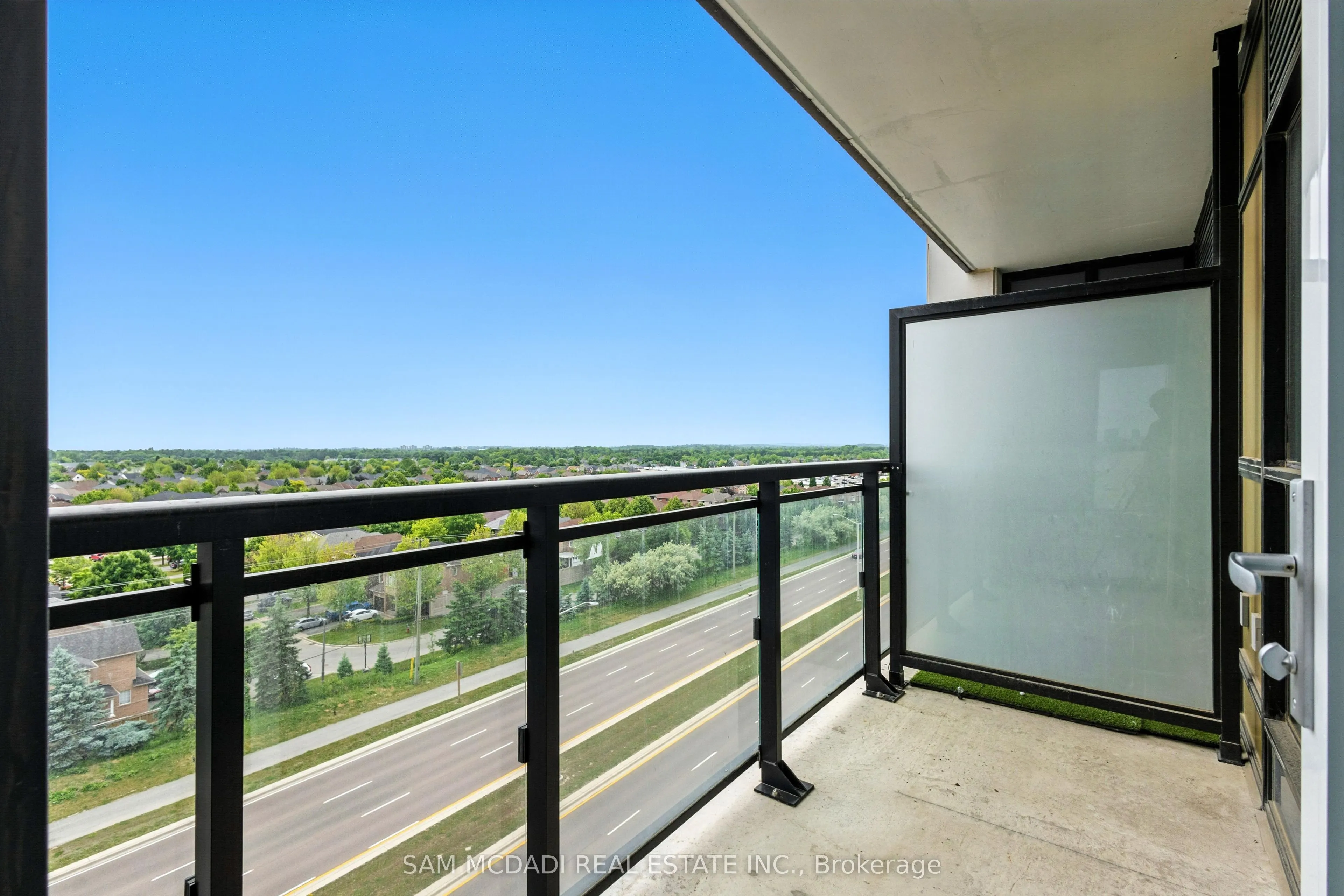 405 Dundas Street W, #722