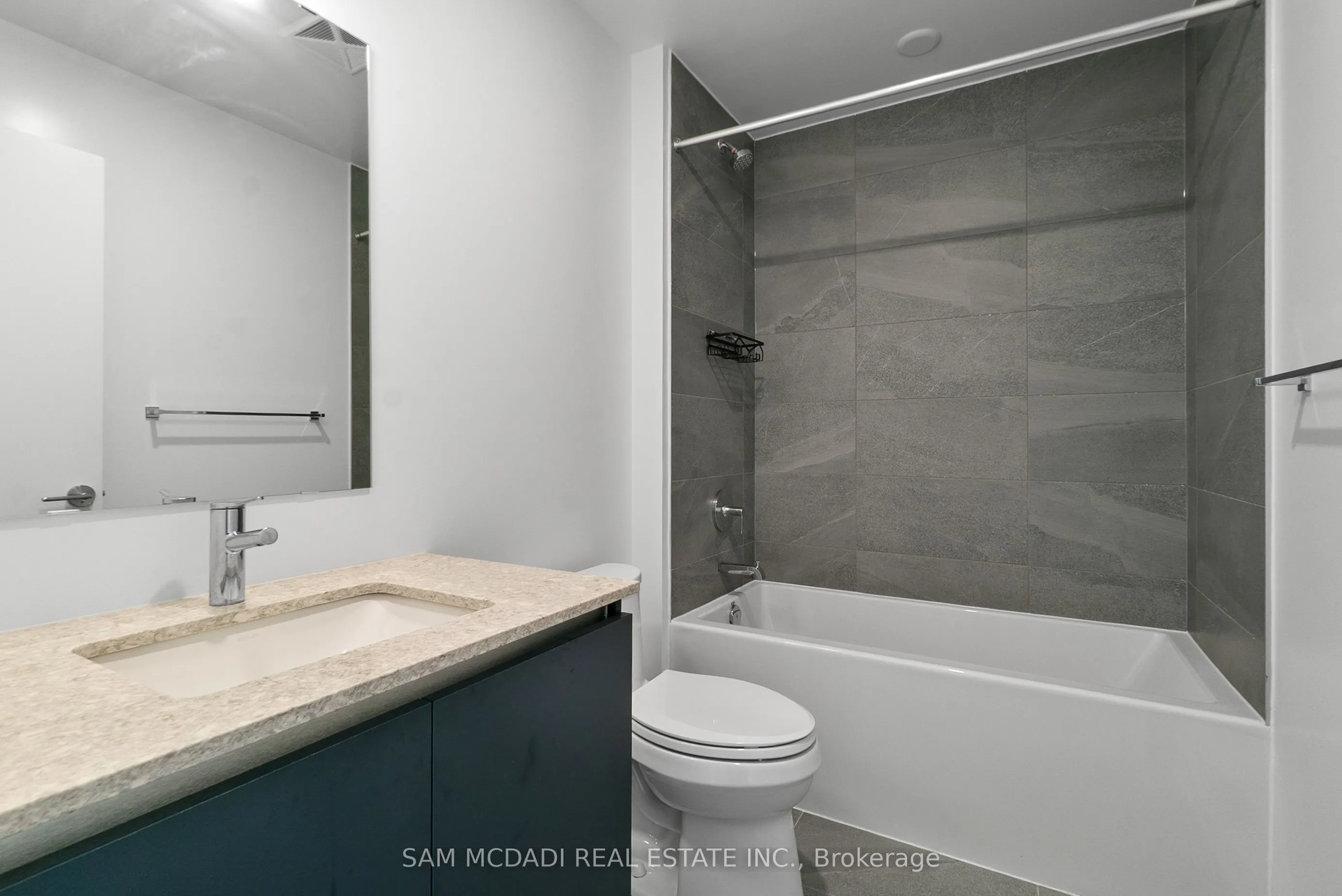 405 Dundas Street W, #722