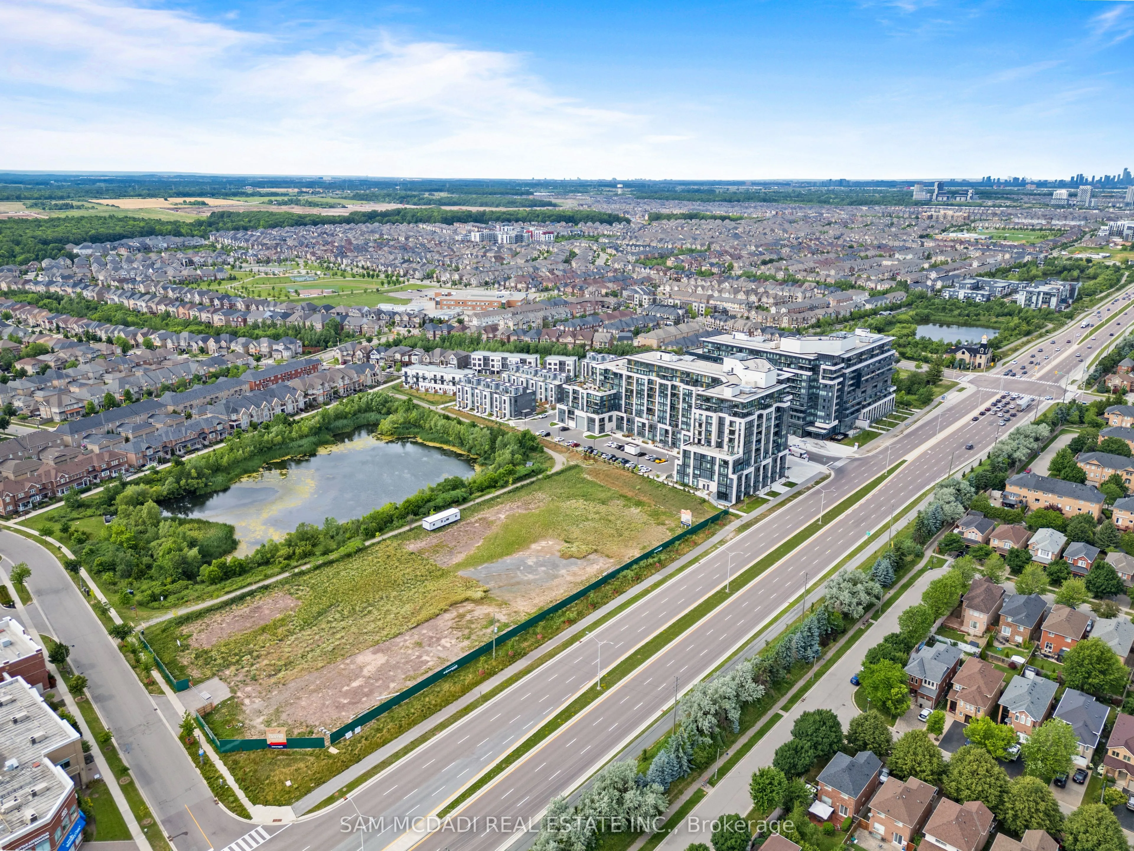 405 Dundas Street W, #722
