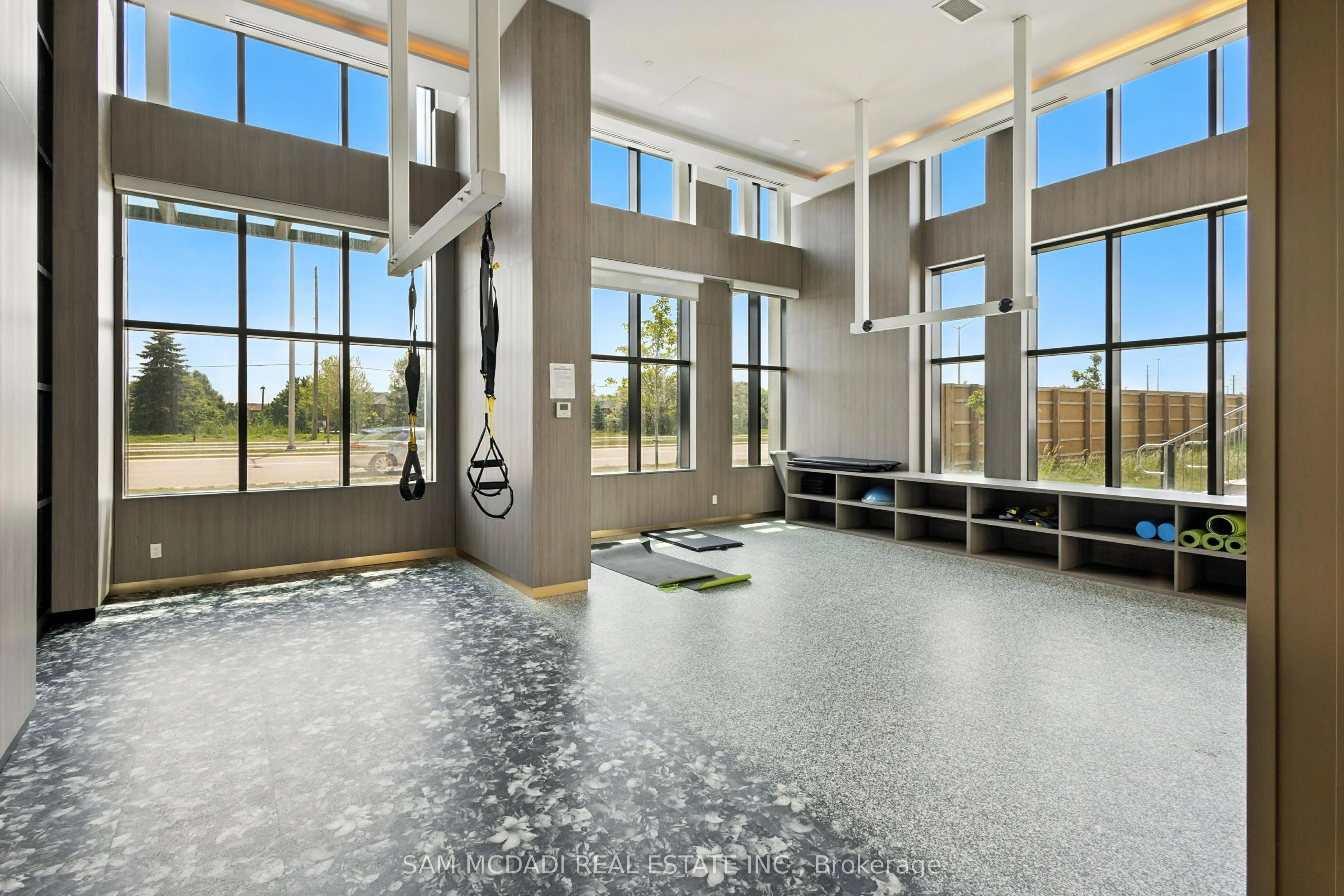 405 Dundas Street W, #722