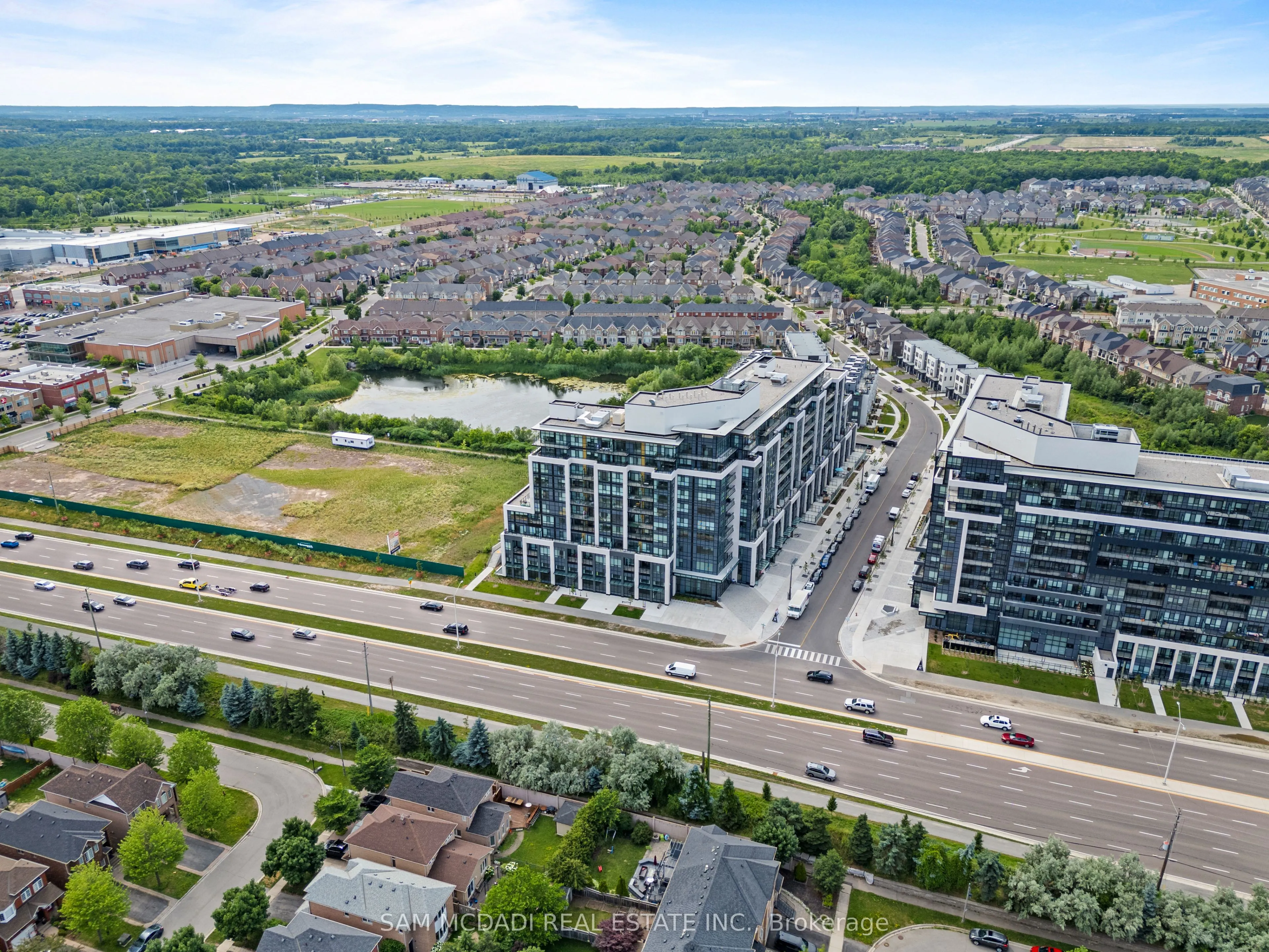 405 Dundas Street W, #722