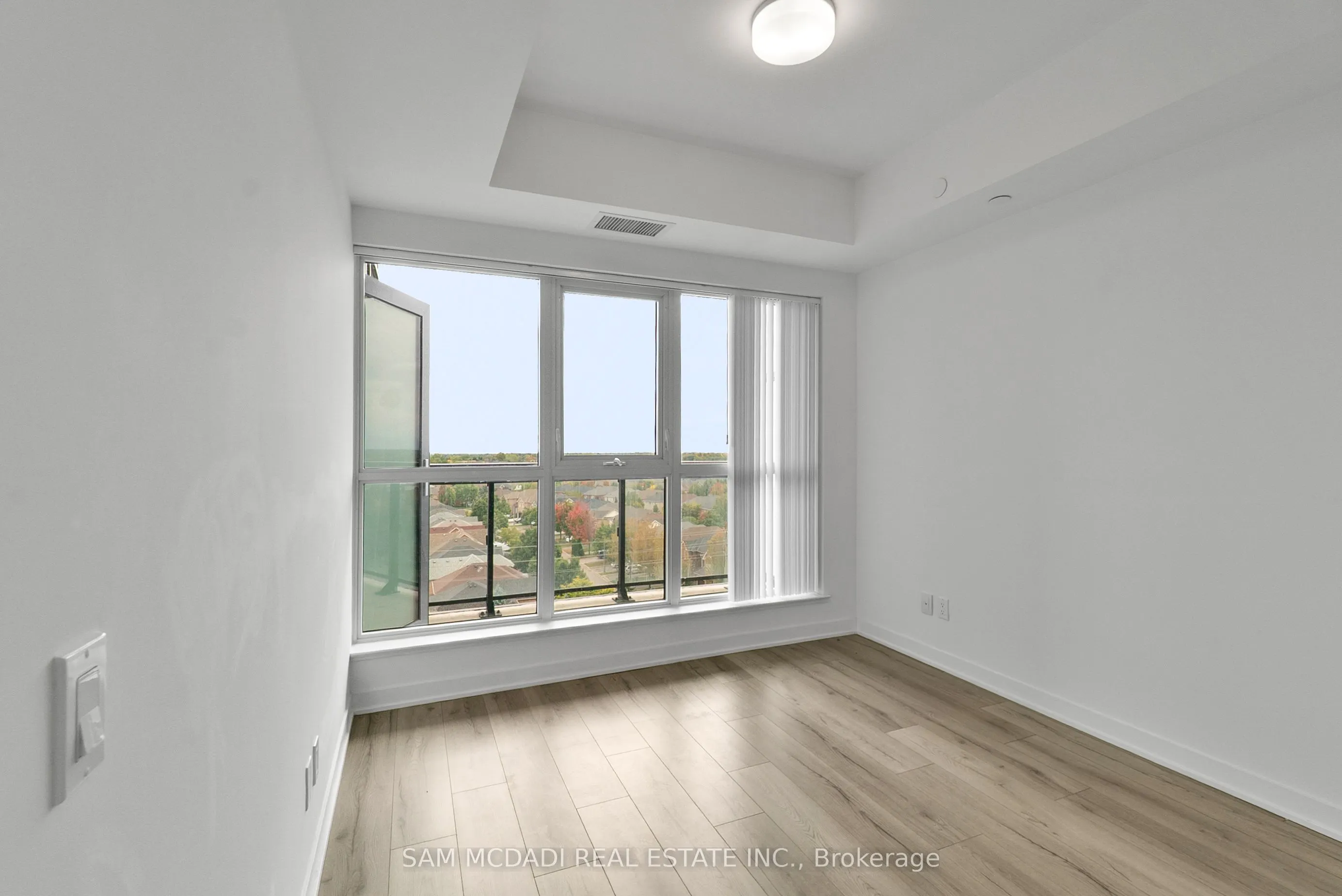 405 Dundas Street W, #722