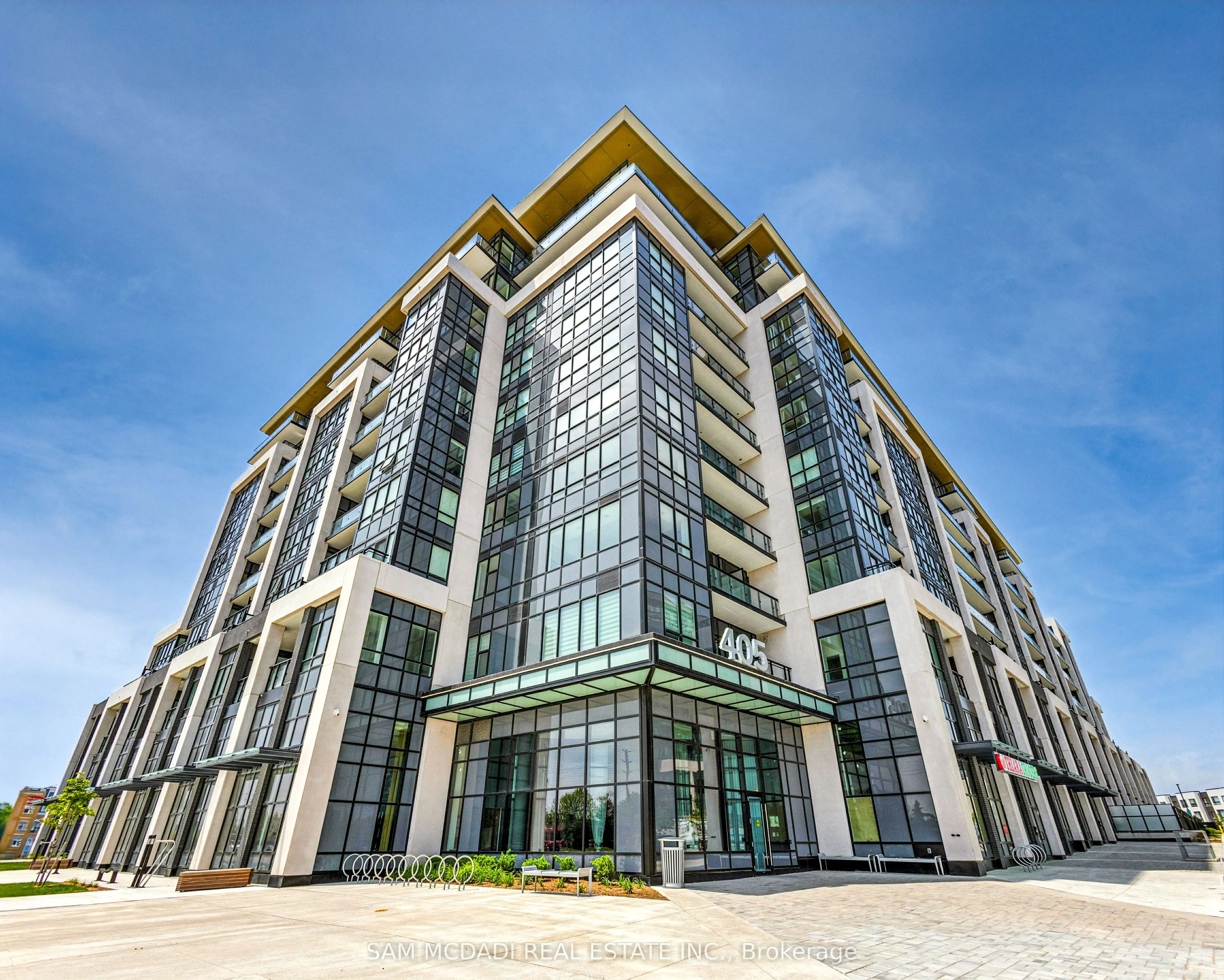 405 Dundas Street W, #722