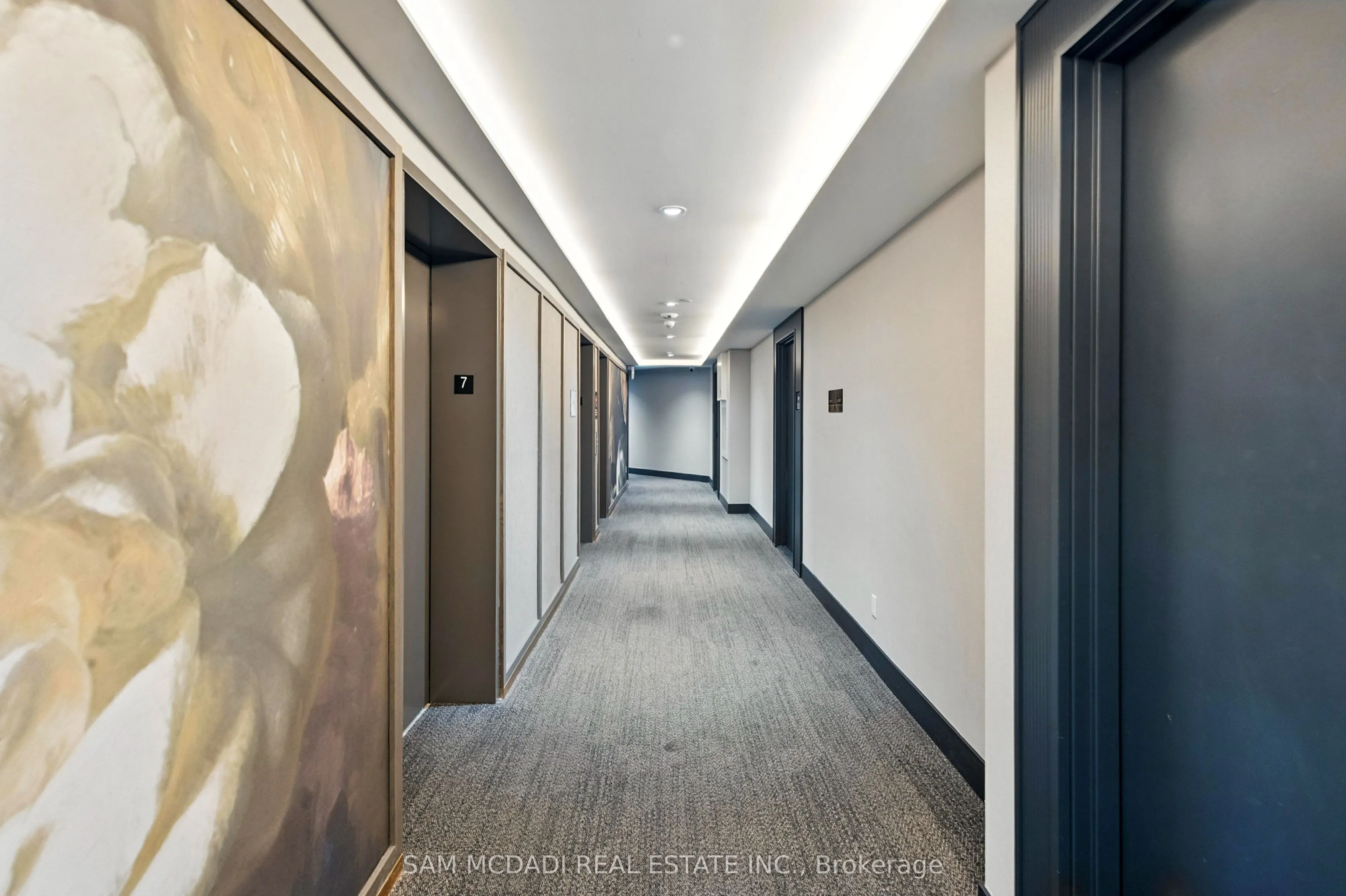 405 Dundas Street W, #722