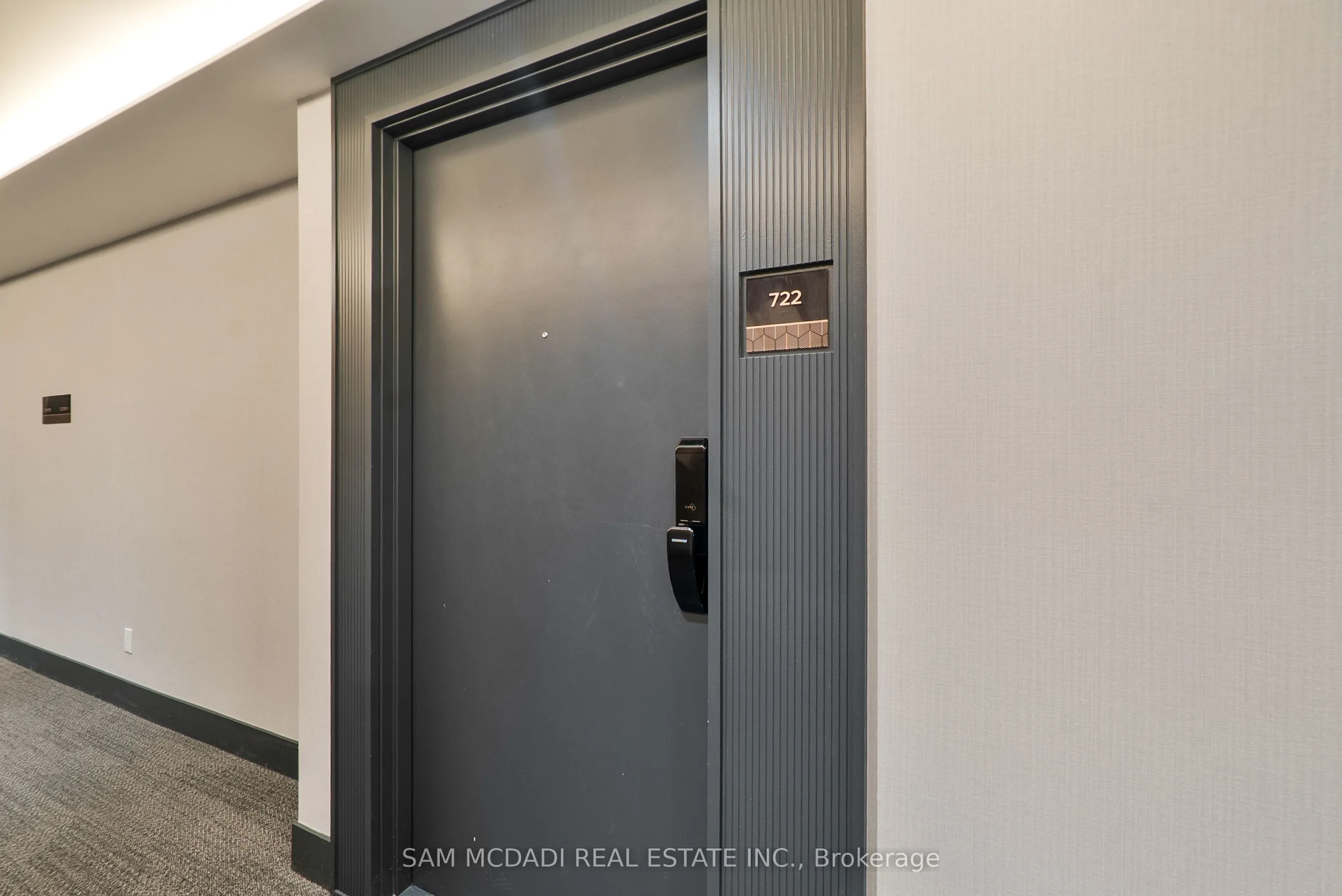 405 Dundas Street W, #722