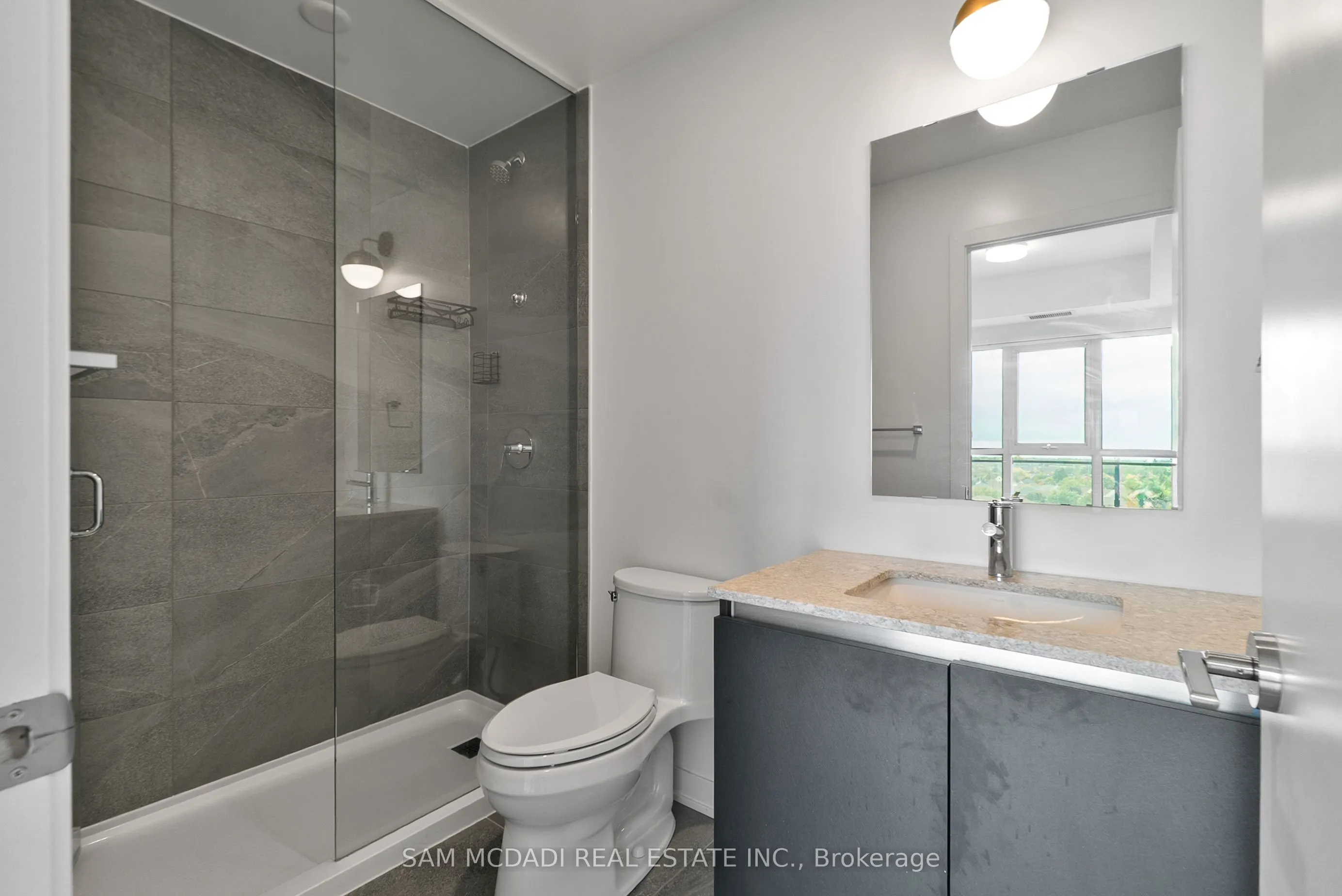 405 Dundas Street W, #722