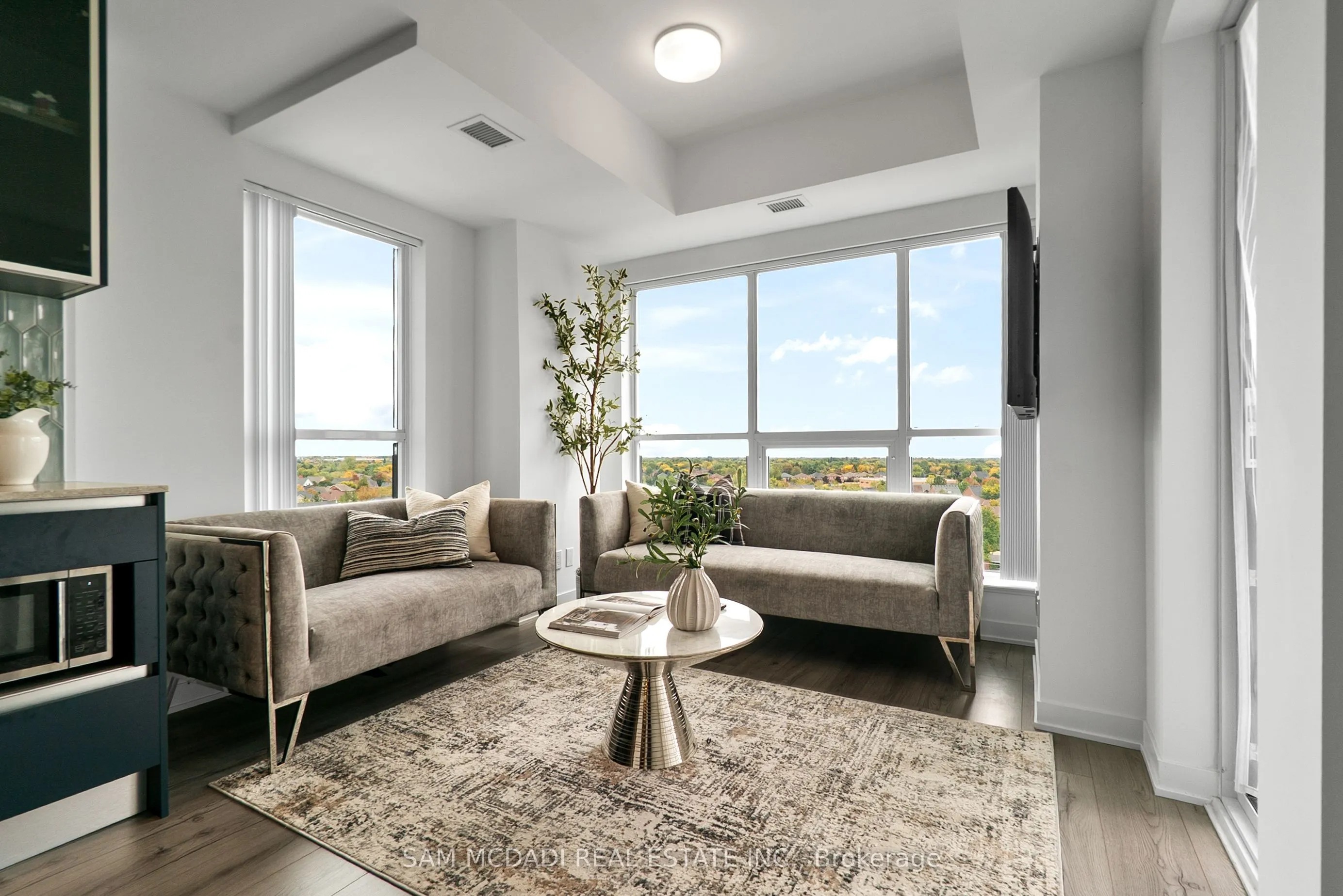 405 Dundas Street W, #722