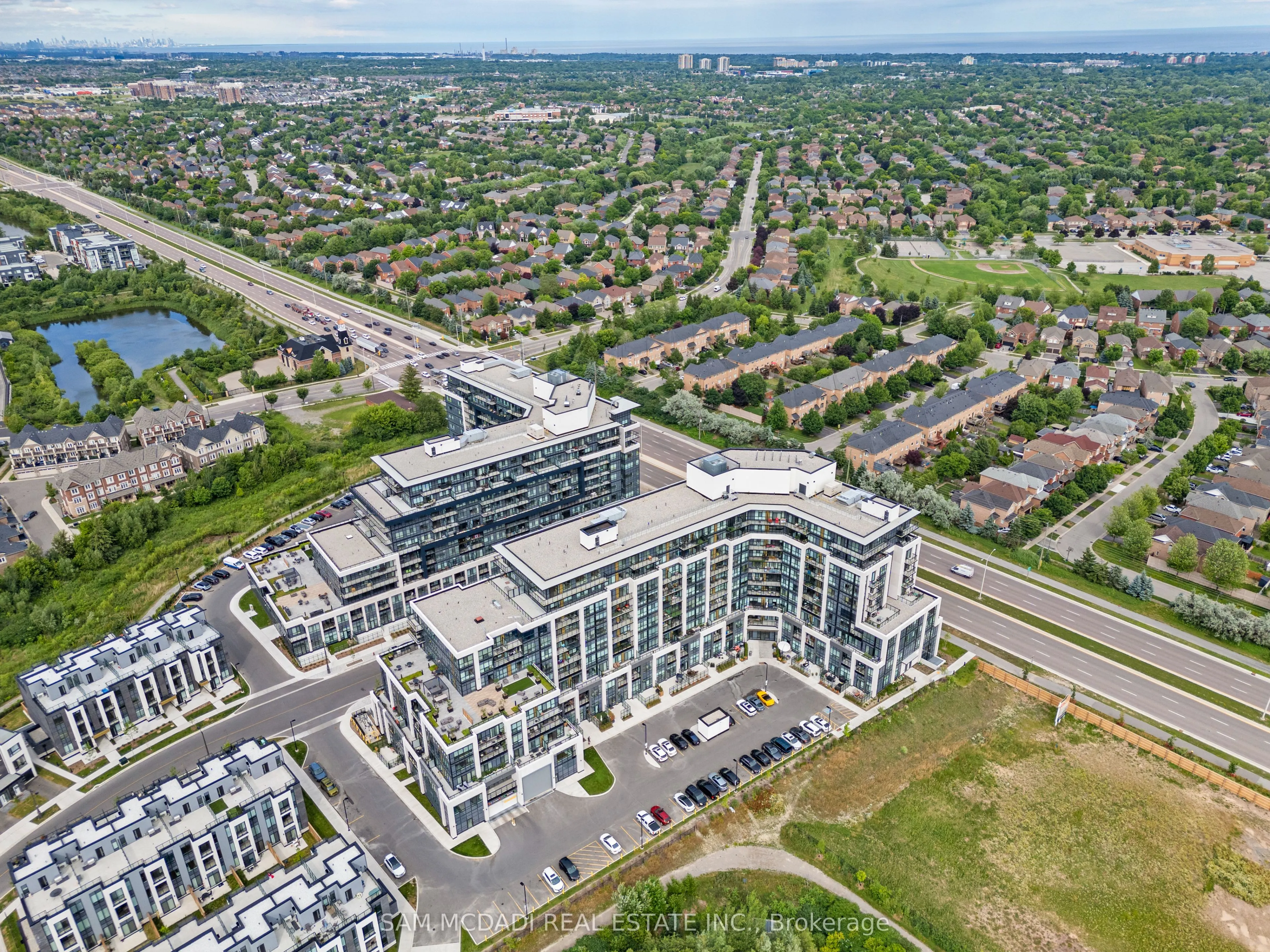 405 Dundas Street W, #722