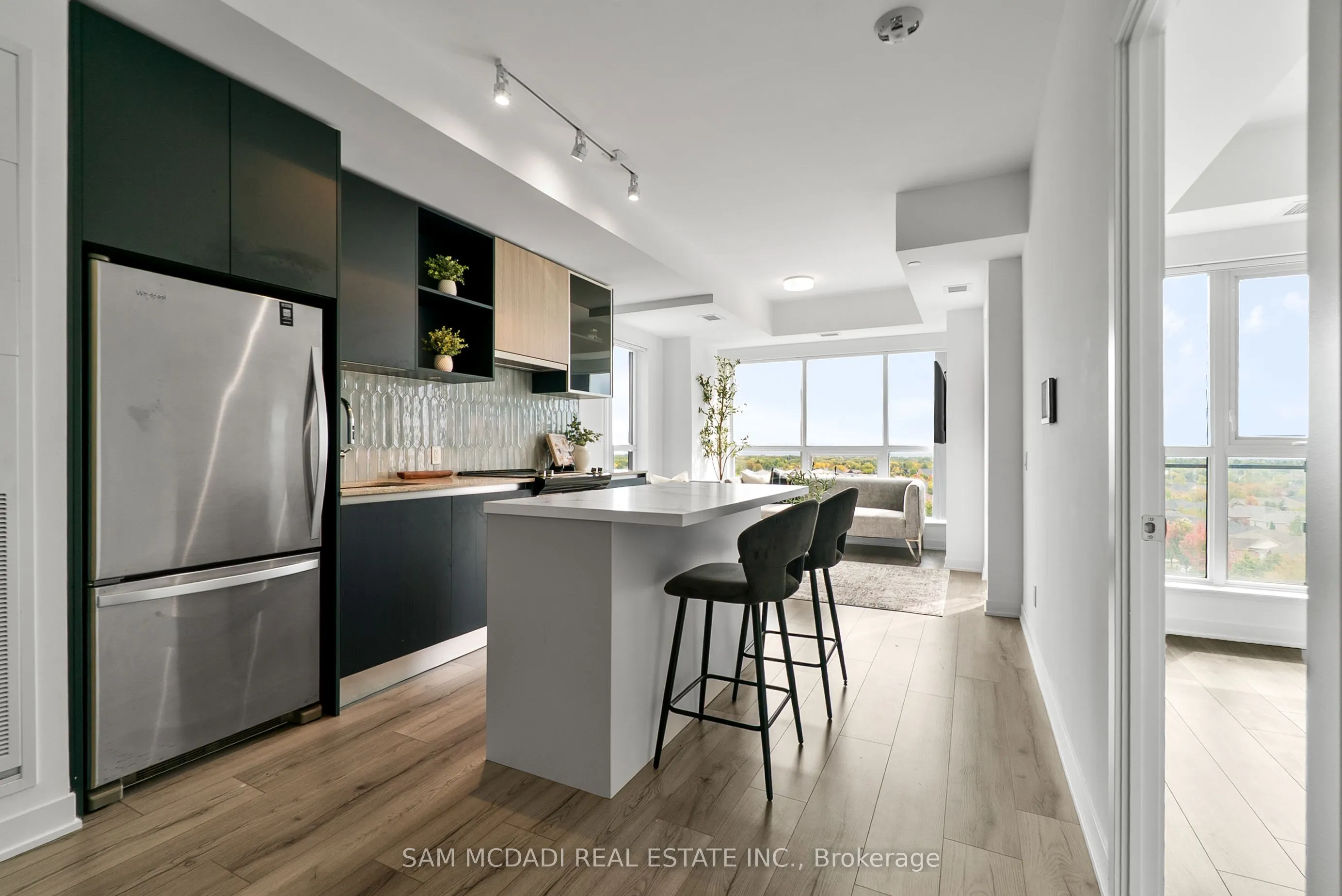 405 Dundas Street W, #722