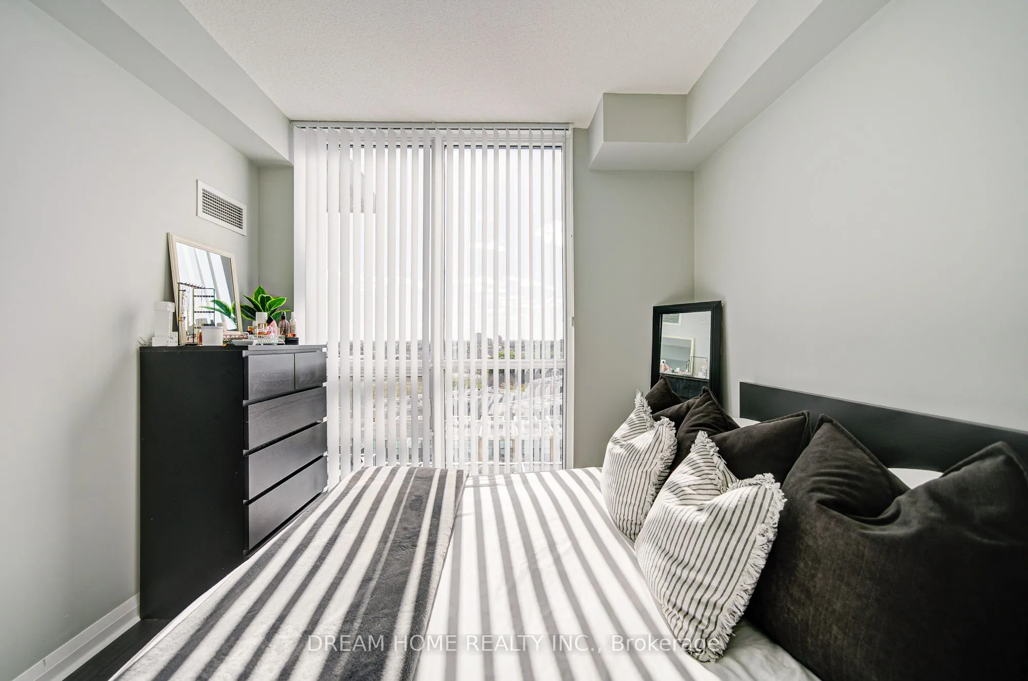 5033 Four Springs Avenue, #813