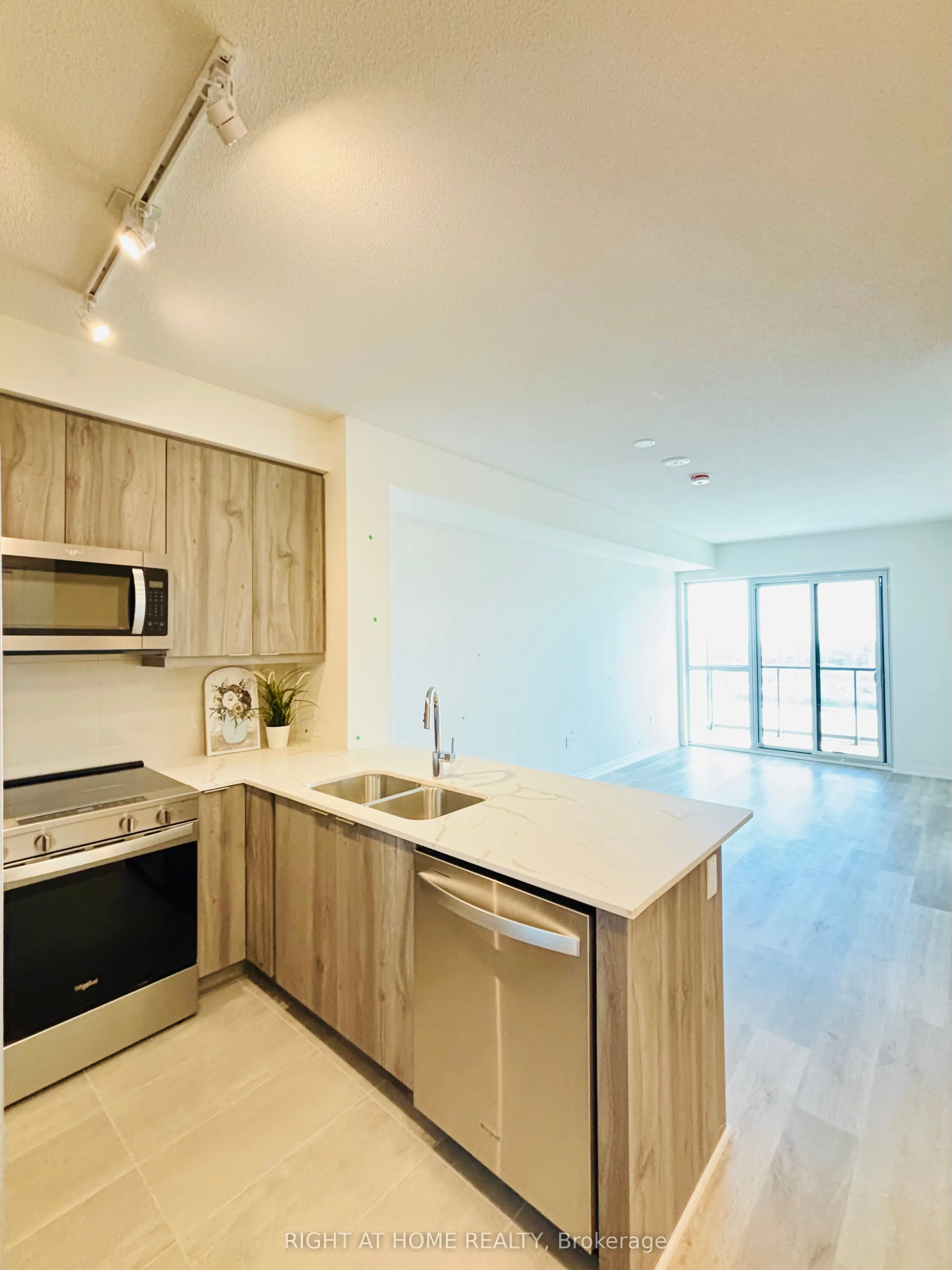 15 Watergarden Drive, #2403