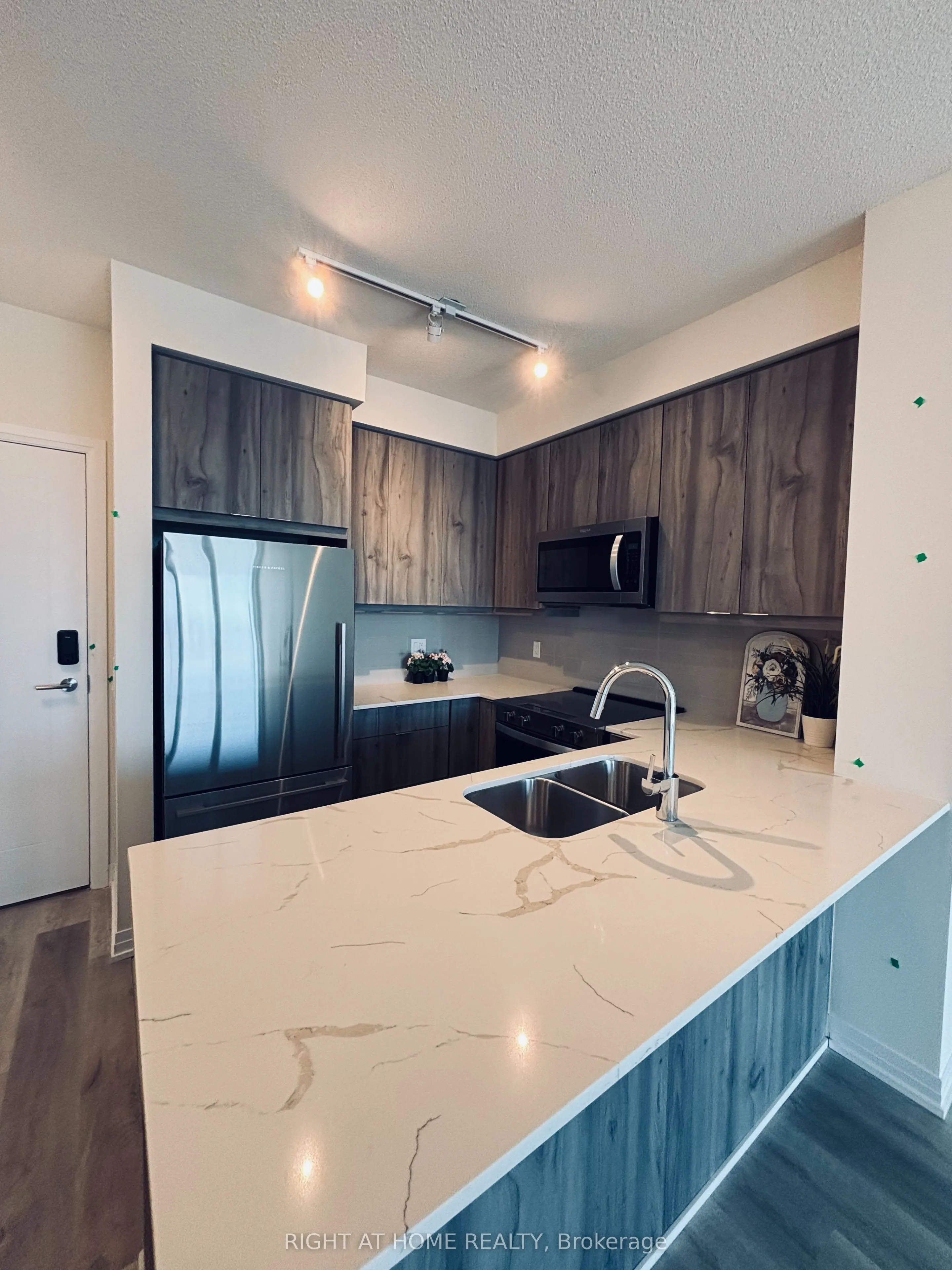 15 Watergarden Drive, #2403