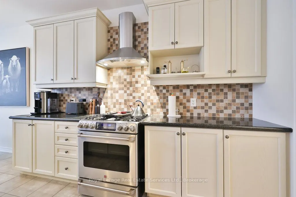 3294 Robert Brown Boulevard