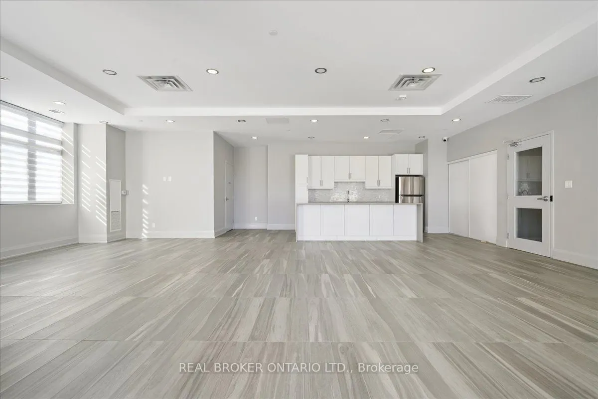 150 Oak Park Boulevard, #301
