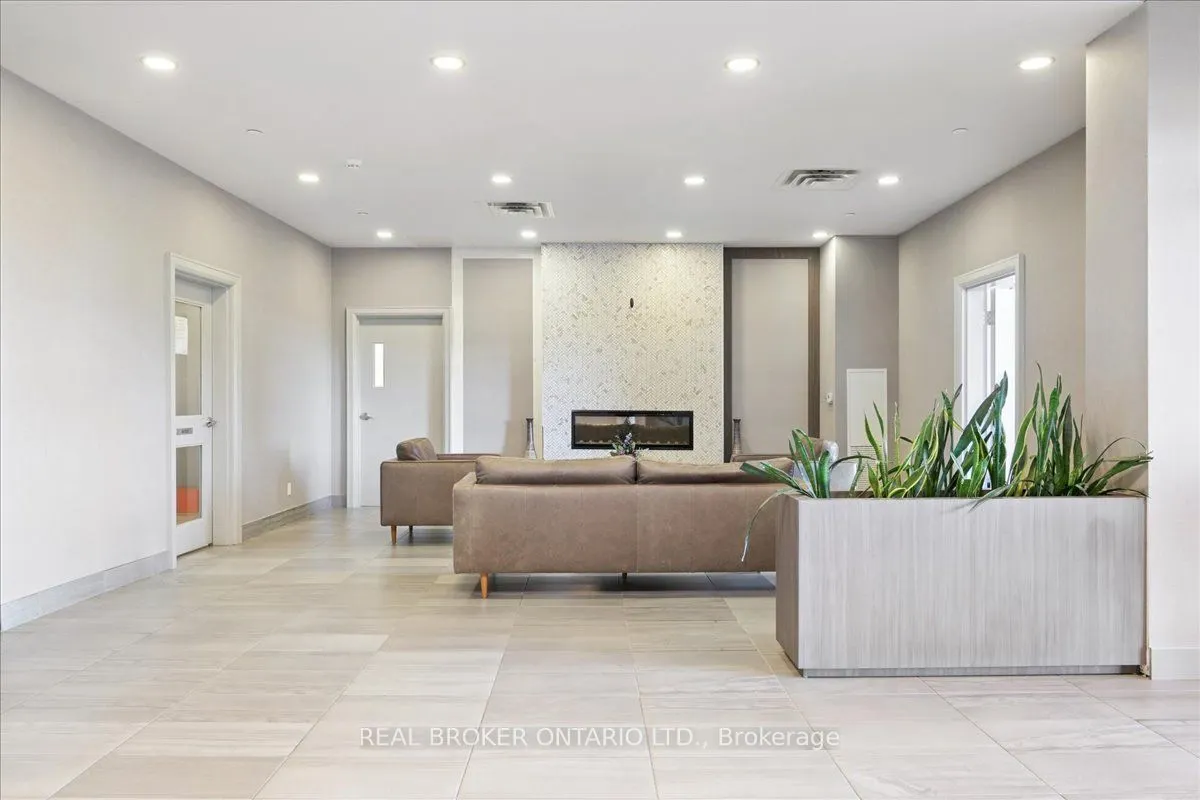 150 Oak Park Boulevard, #301