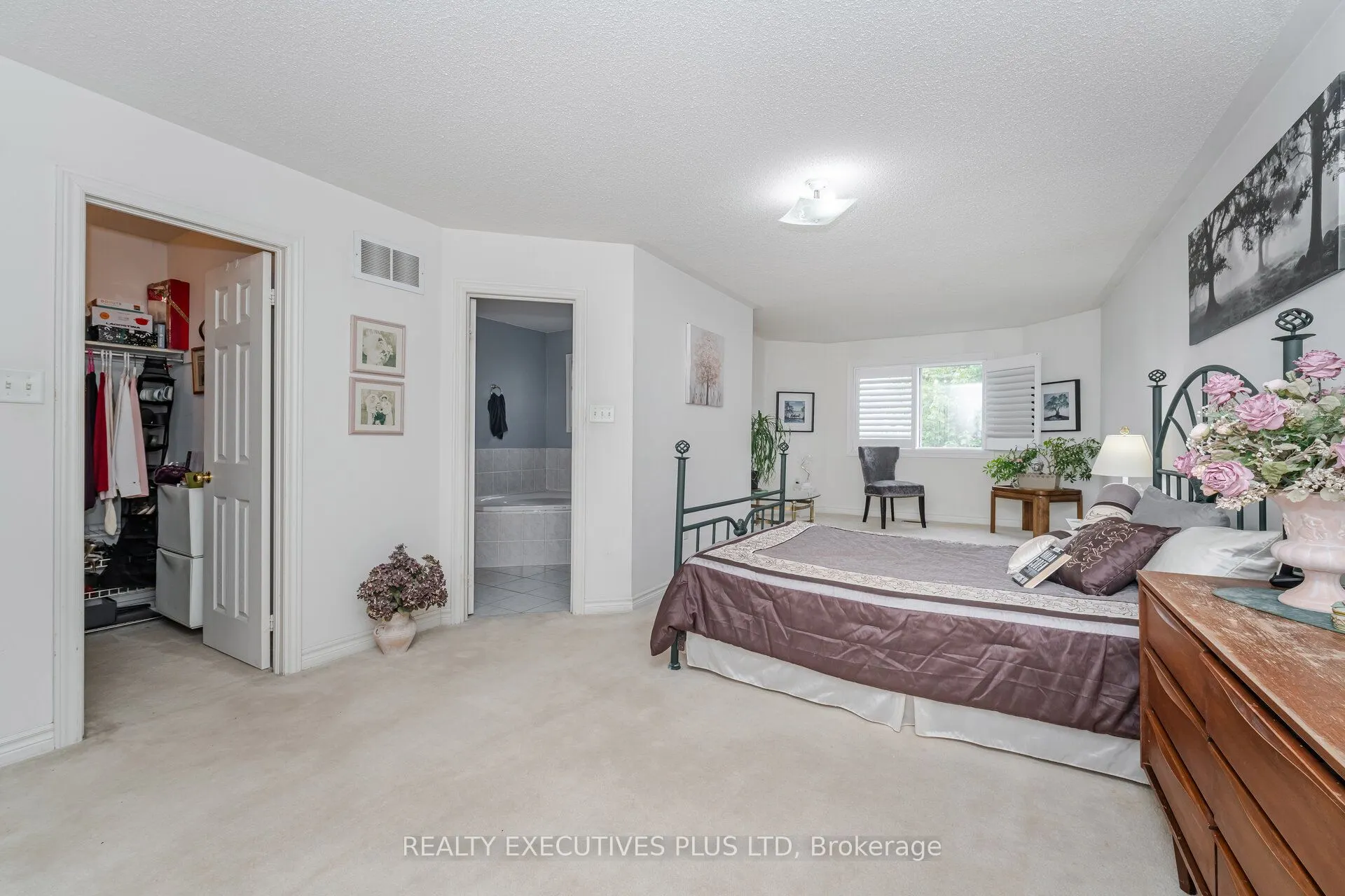 12 Manorwood Court