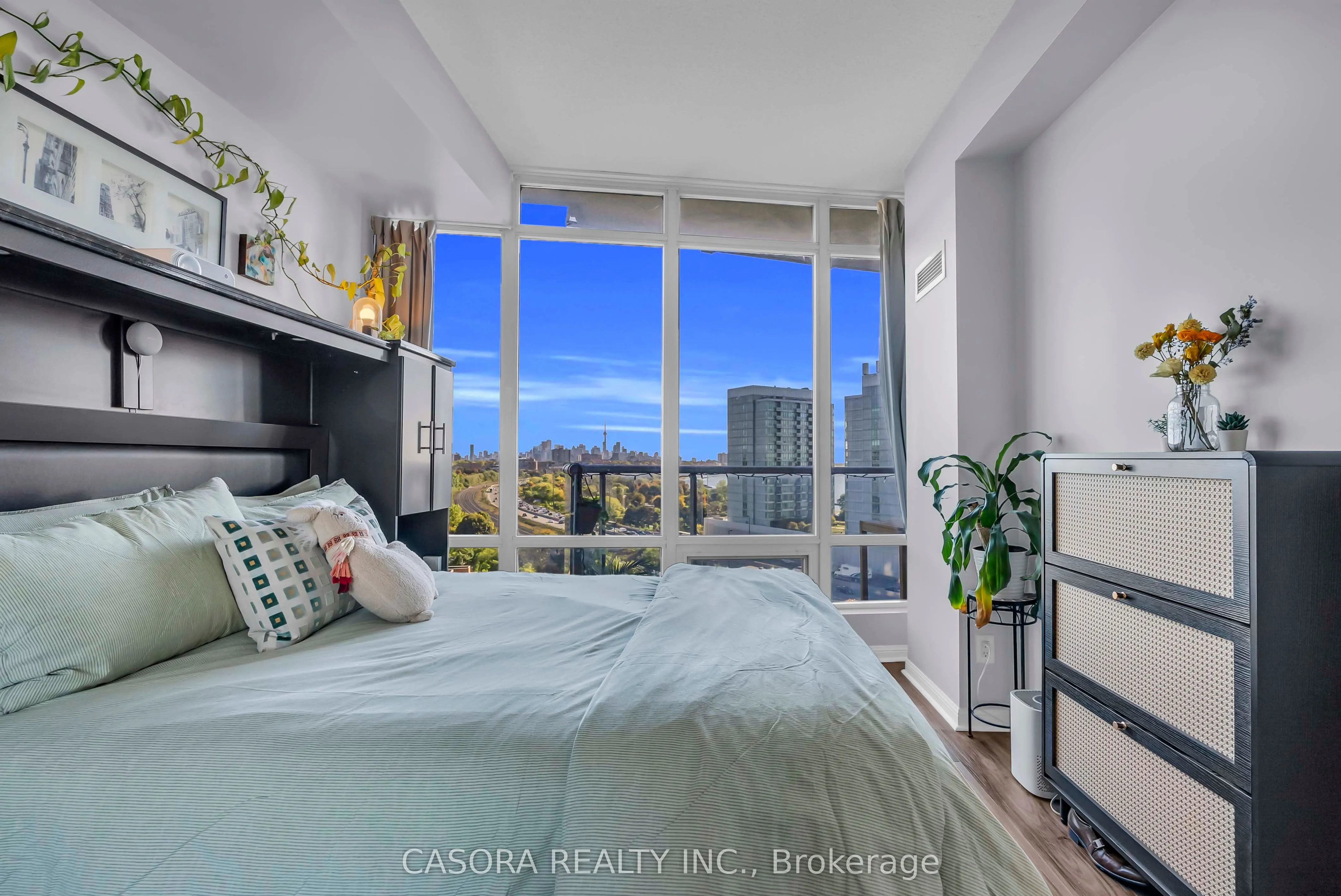 15 Windermere Avenue, #1207