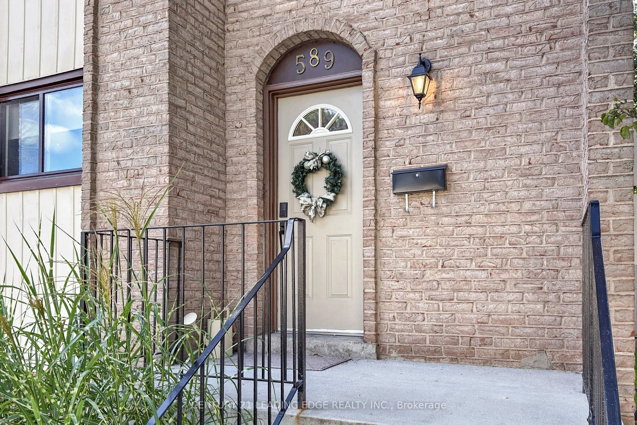 589 FRANCIS Road E, #10