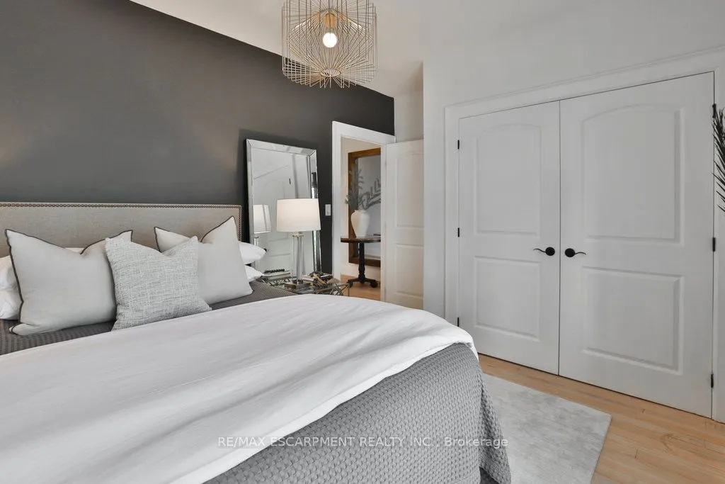 43 Mississauga Road S