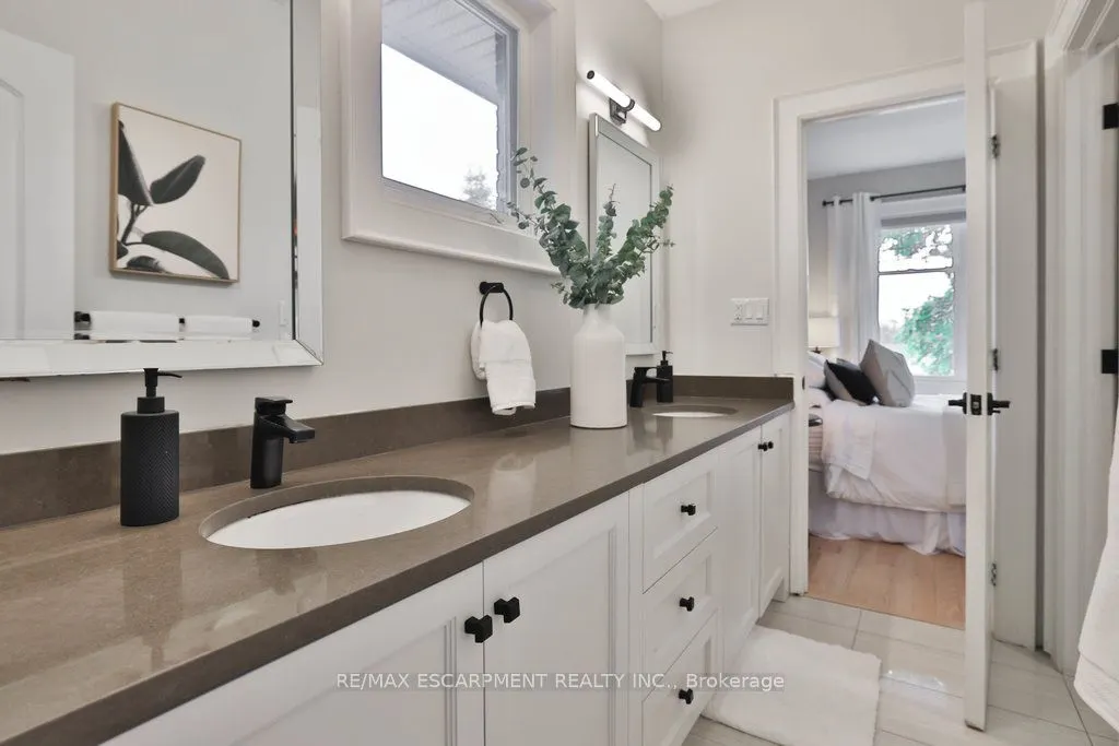43 Mississauga Road S