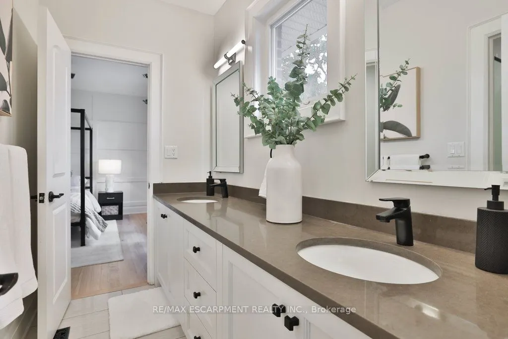 43 Mississauga Road S