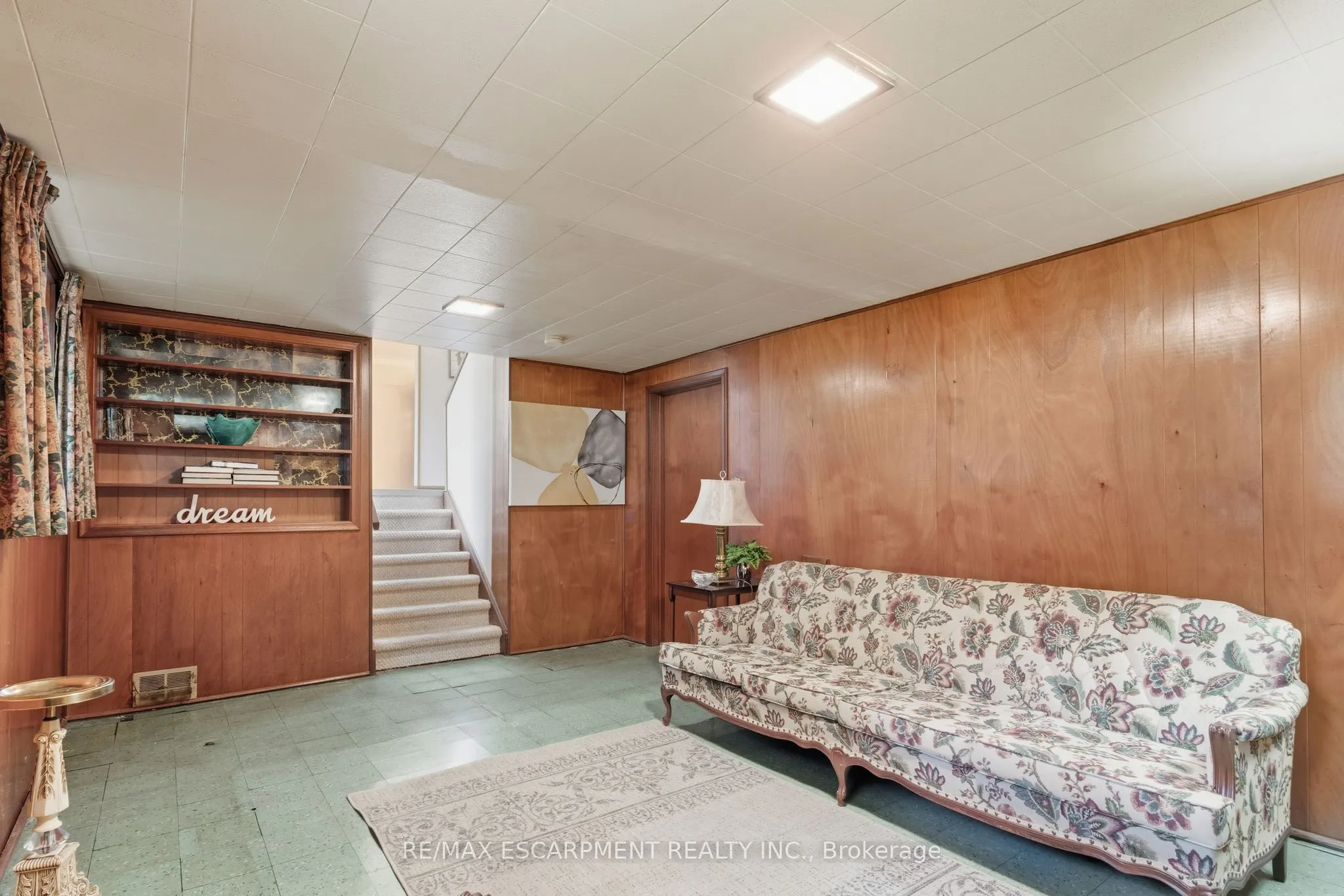 241 TOTTENHAM Road