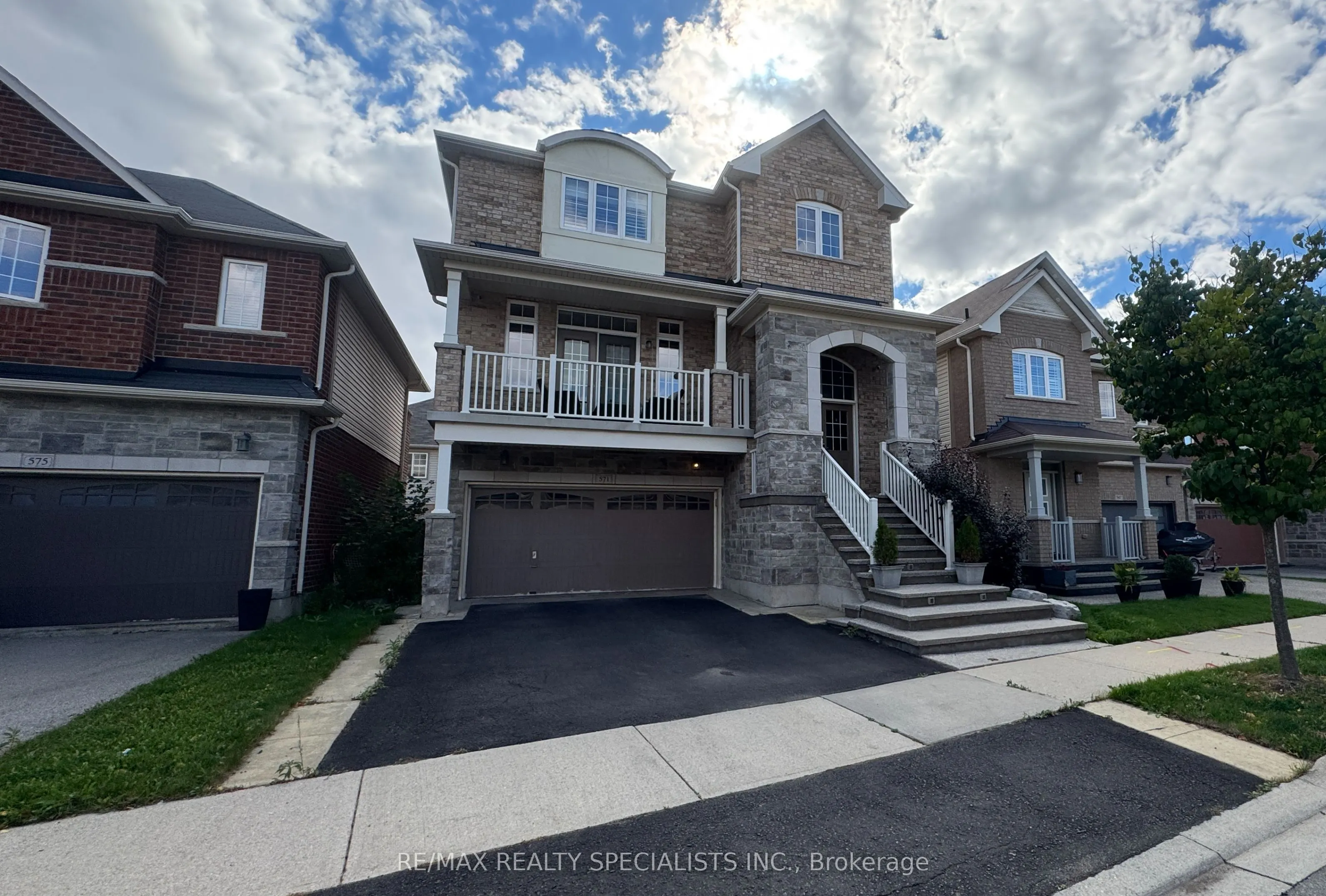 571 Sanderson Crescent