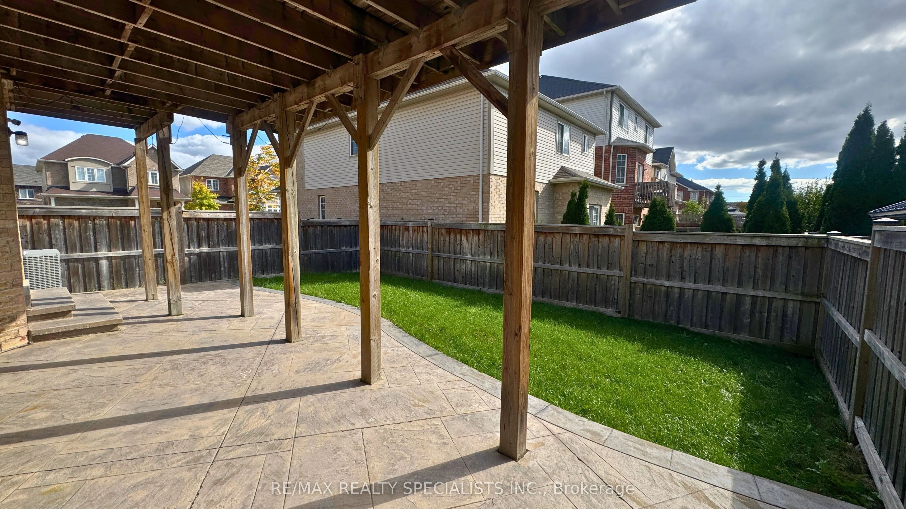 571 Sanderson Crescent